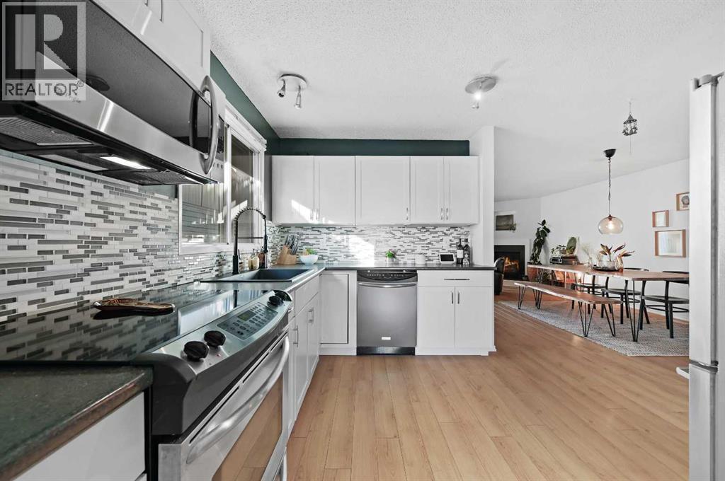 Single Family House Bi-level for Sale in  Berwick Rise NW Beddington Heights Calgary 