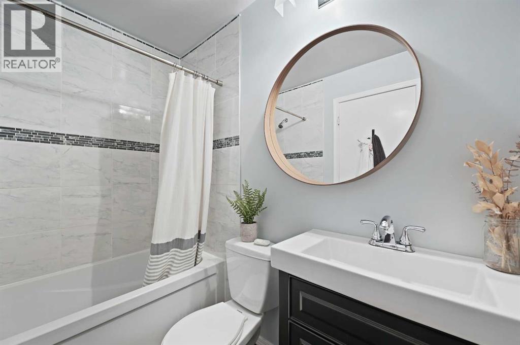 Single Family House Bi-level for Sale in  Berwick Rise NW Beddington Heights Calgary 