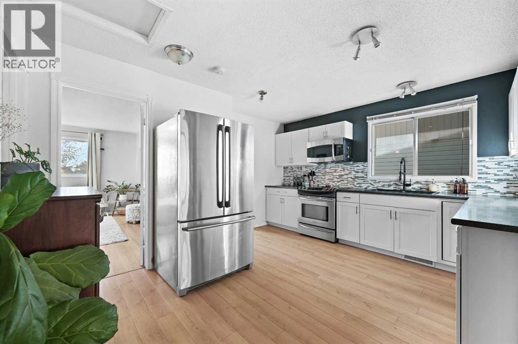 Single Family House Bi-level for Sale in  Berwick Rise NW Beddington Heights Calgary 