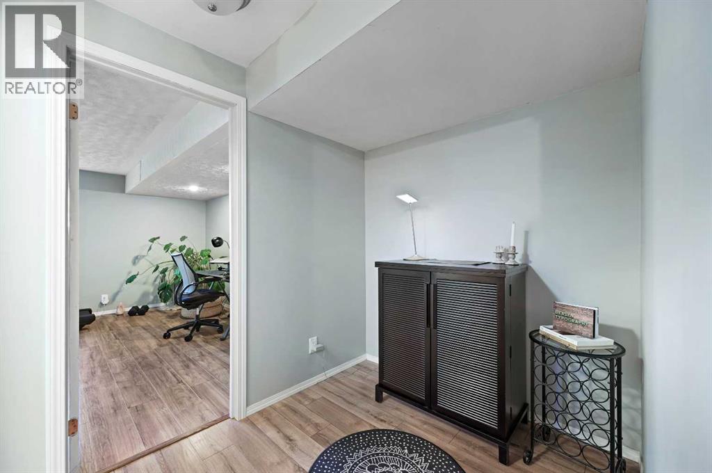 Single Family House Bi-level for Sale in  Berwick Rise NW Beddington Heights Calgary 
