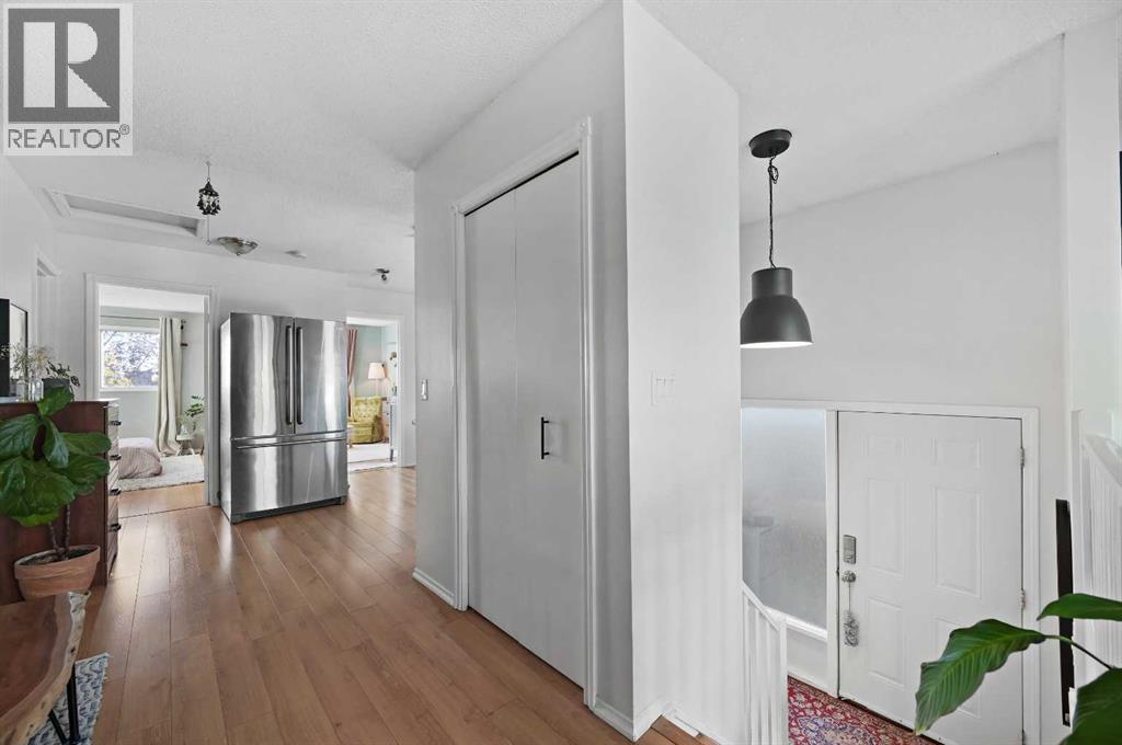 Single Family House Bi-level for Sale in  Berwick Rise NW Beddington Heights Calgary 