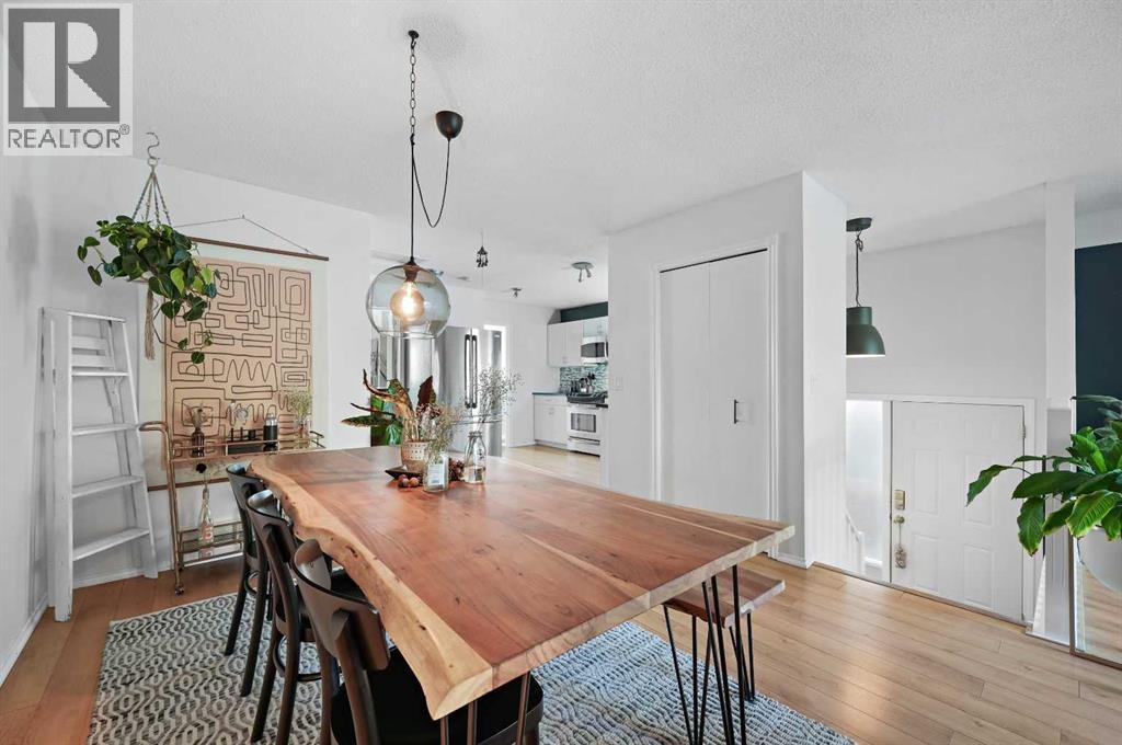 Single Family House Bi-level for Sale in  Berwick Rise NW Beddington Heights Calgary 