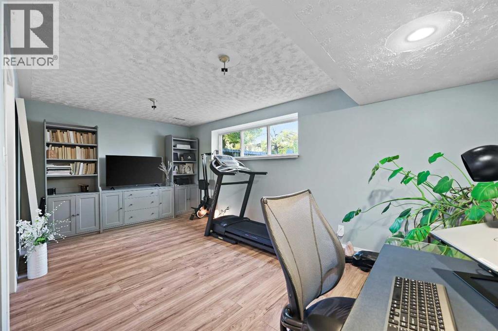 Single Family House Bi-level for Sale in  Berwick Rise NW Beddington Heights Calgary 