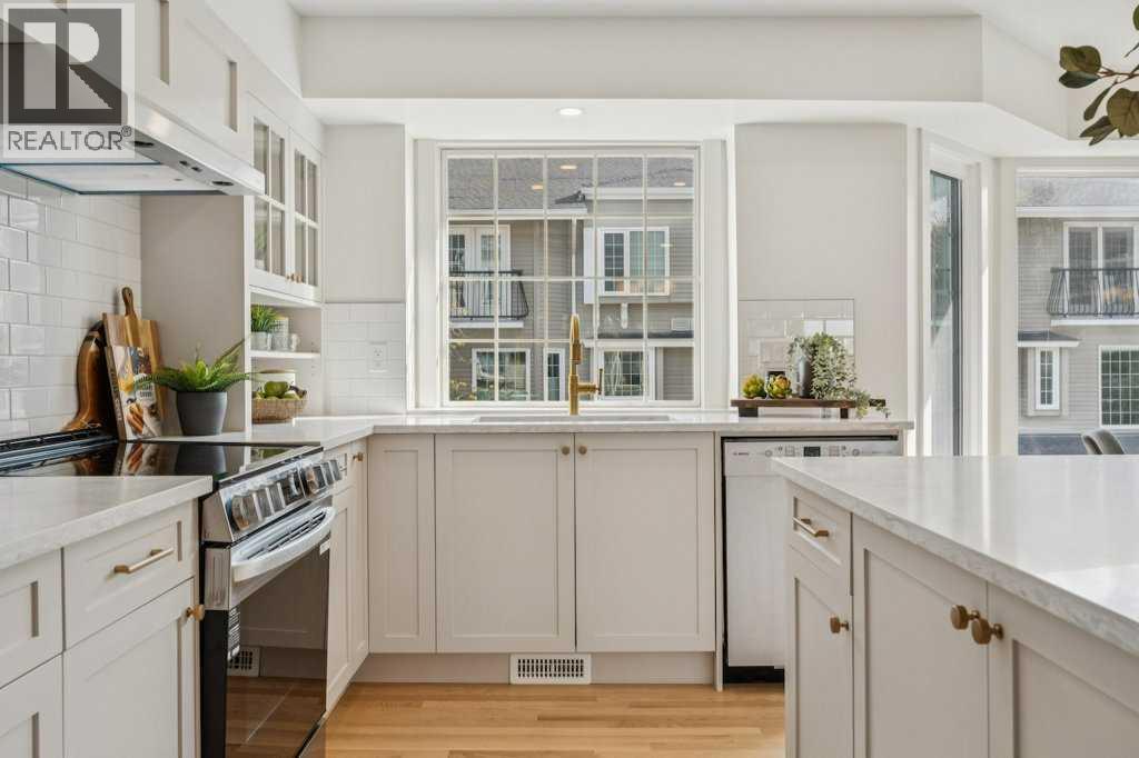 Single Family House for Sale in    Street NW Varsity Calgary 