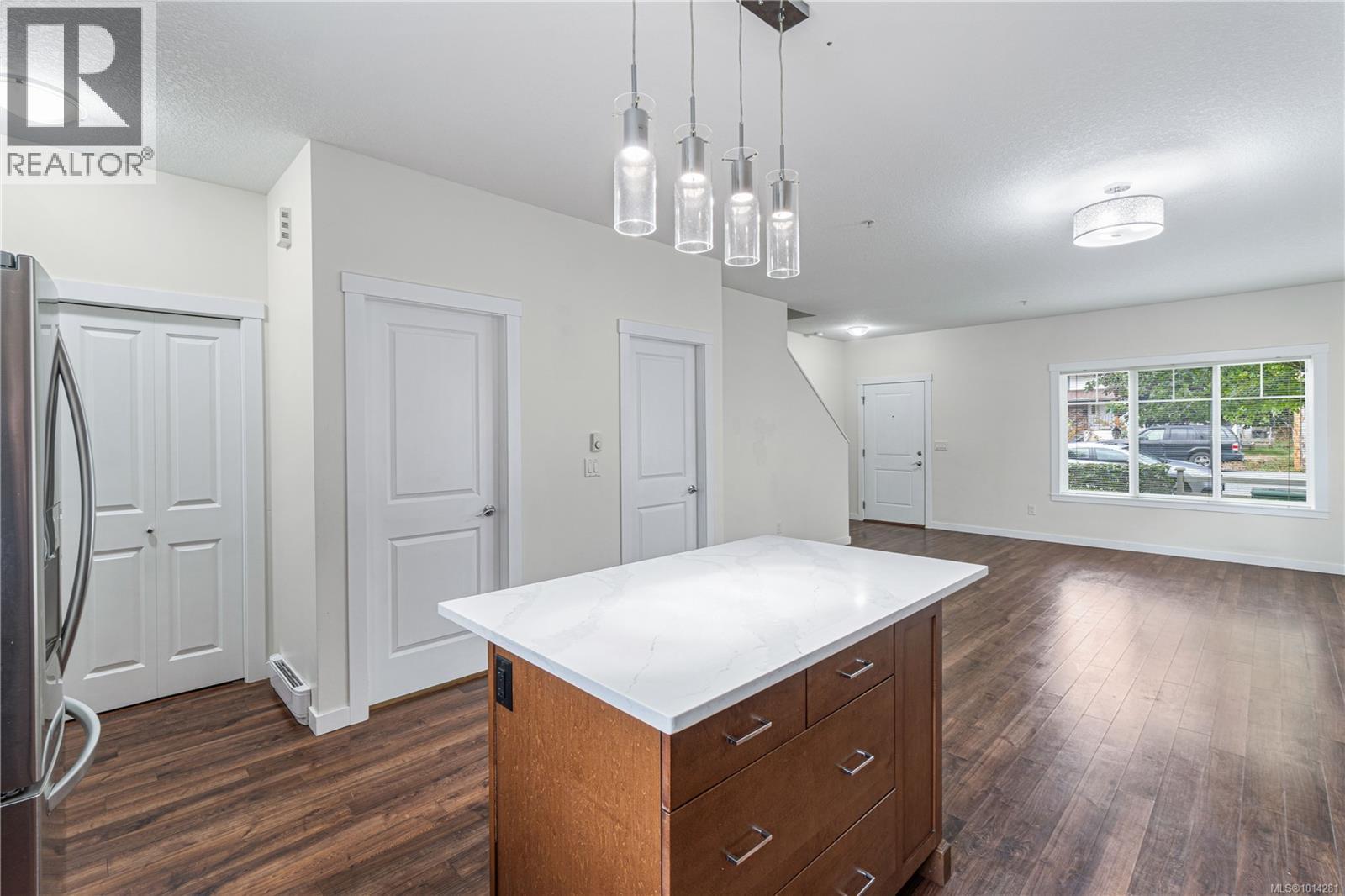 301 1675 Crescent View Dr, Nanaimo