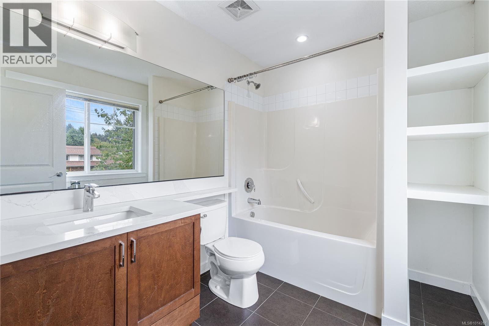 301 1675 Crescent View Dr, Nanaimo