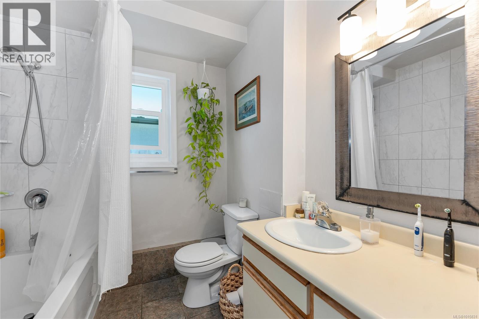  1560 Prairie Street, Saanich
