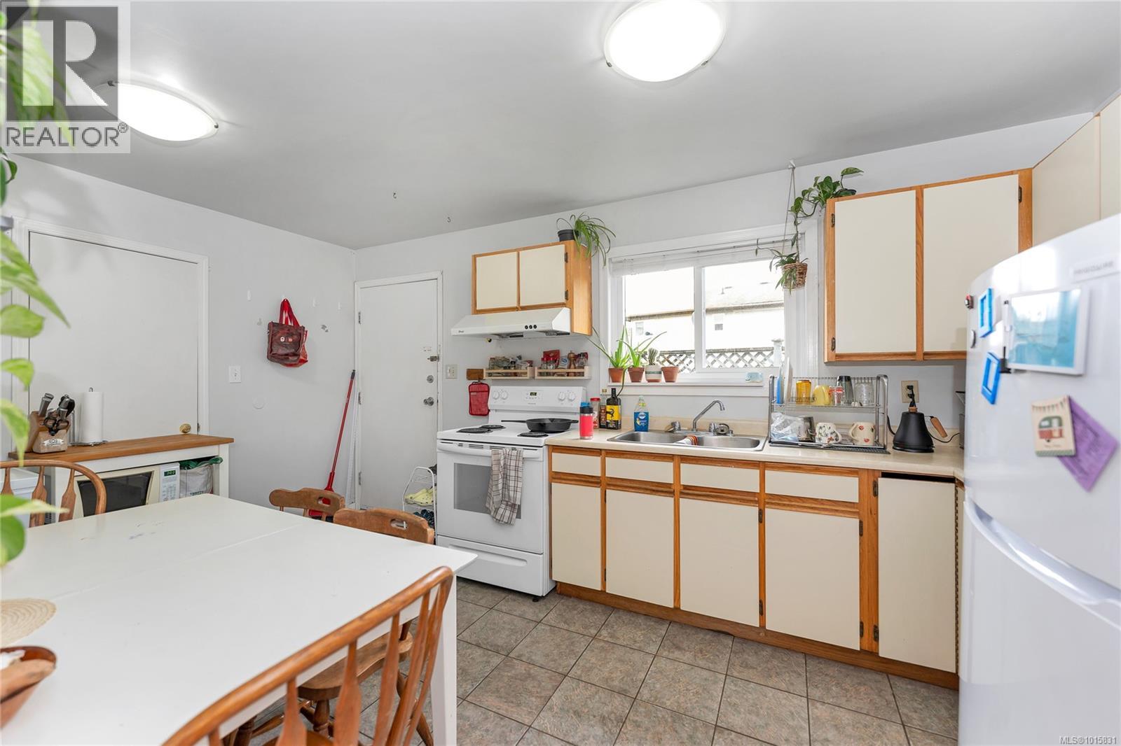  1560 Prairie Street, Saanich