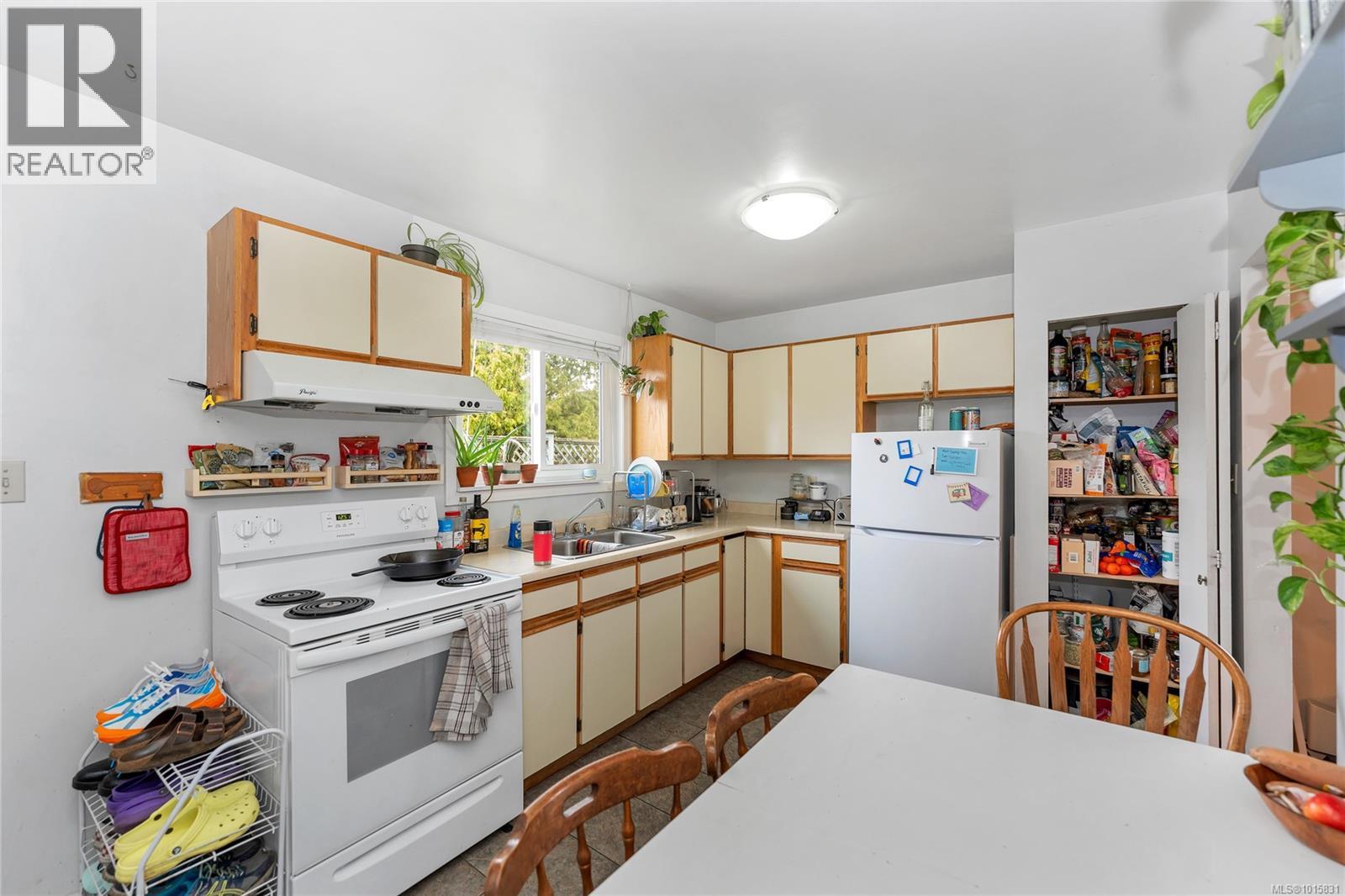  1560 Prairie Street, Saanich