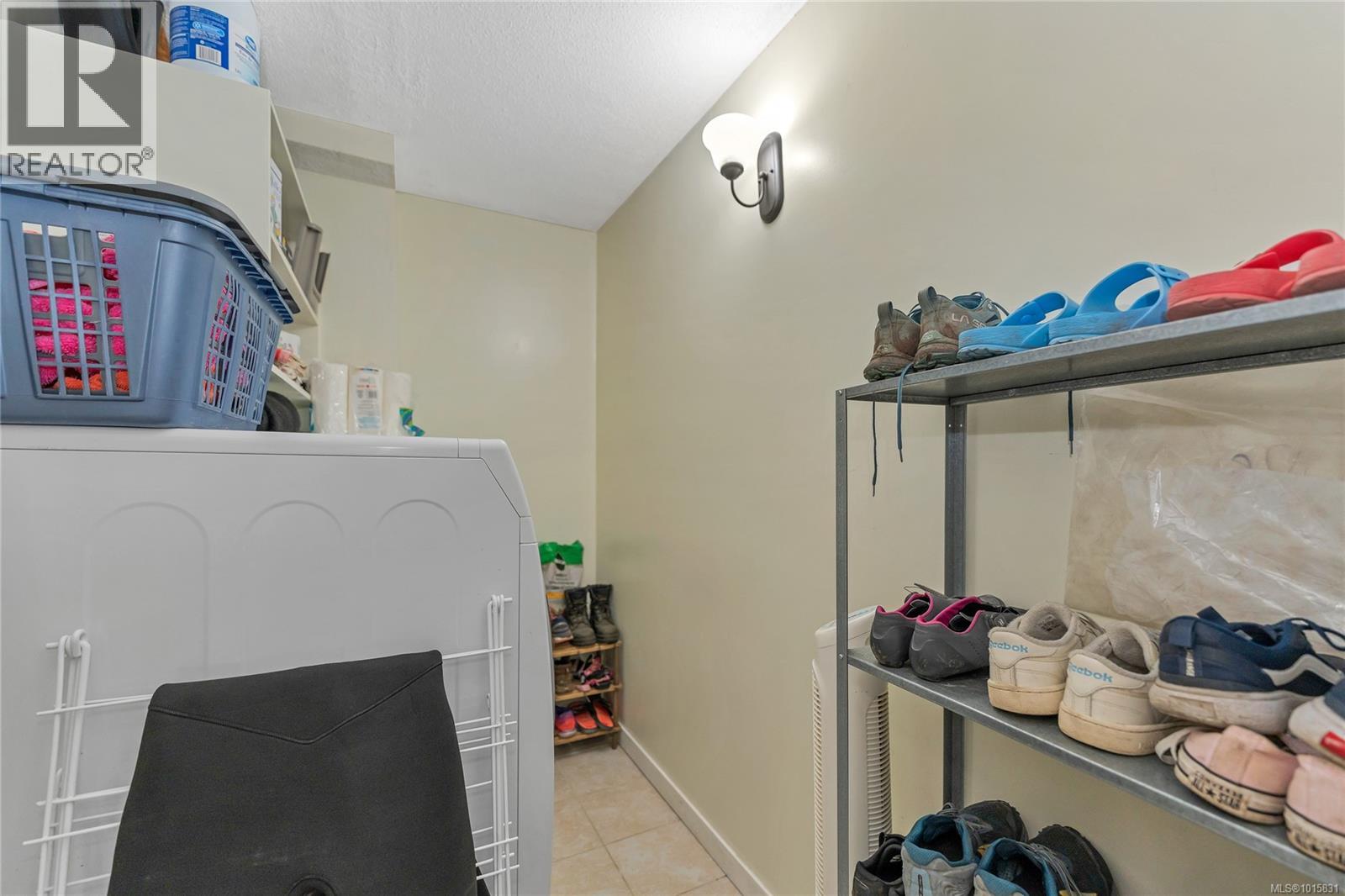 1560 Prairie Street, Saanich