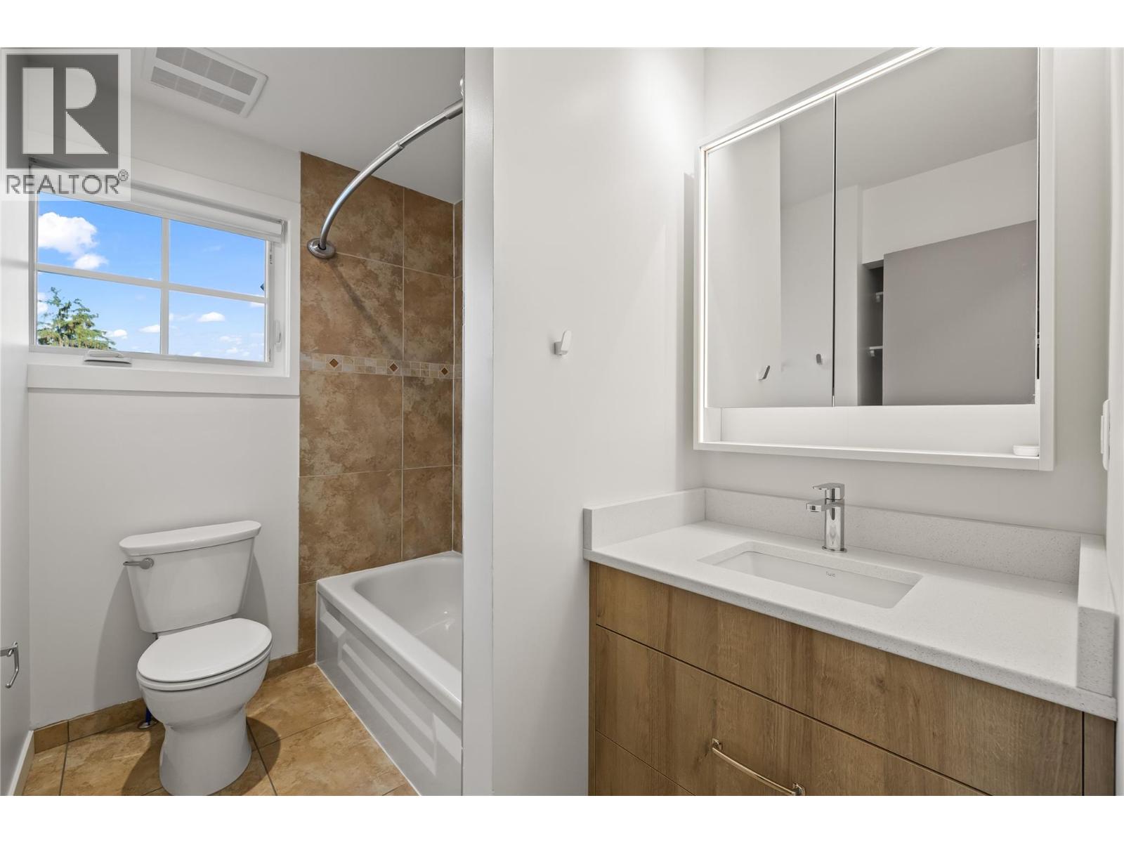 3 2957 Conlin Court, Kelowna