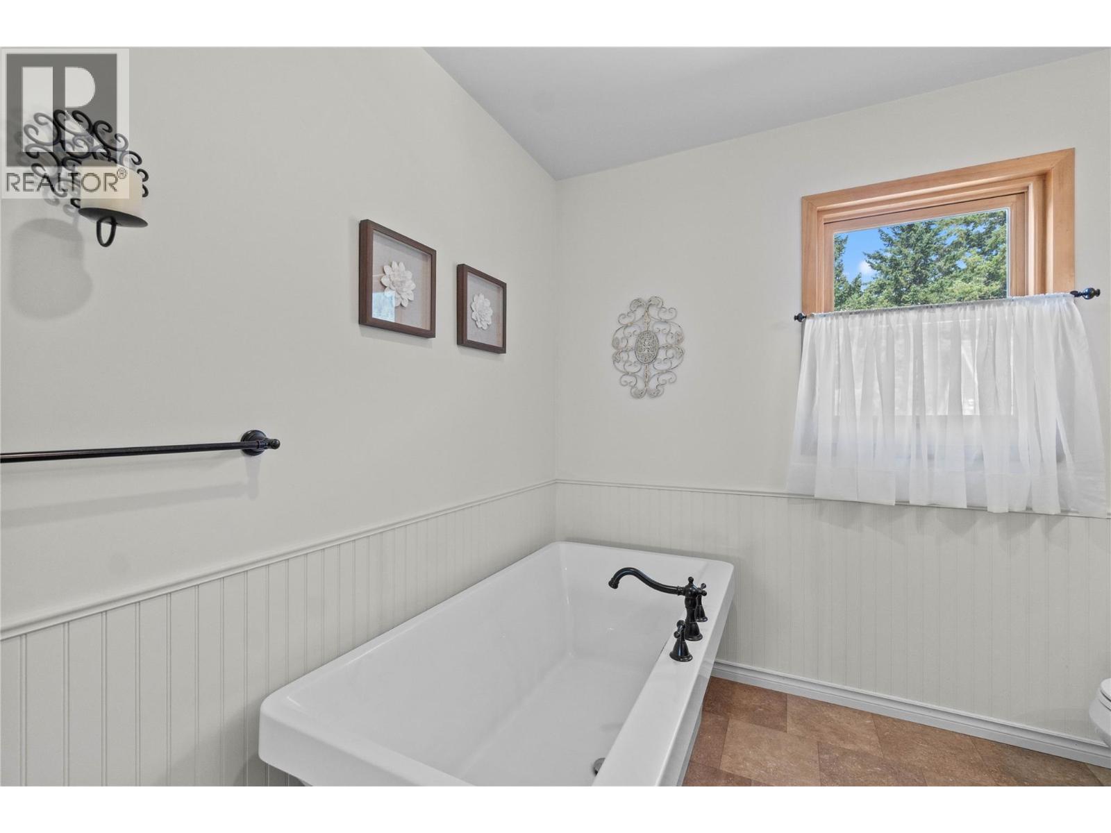  3446 Roberge Road, Tappen