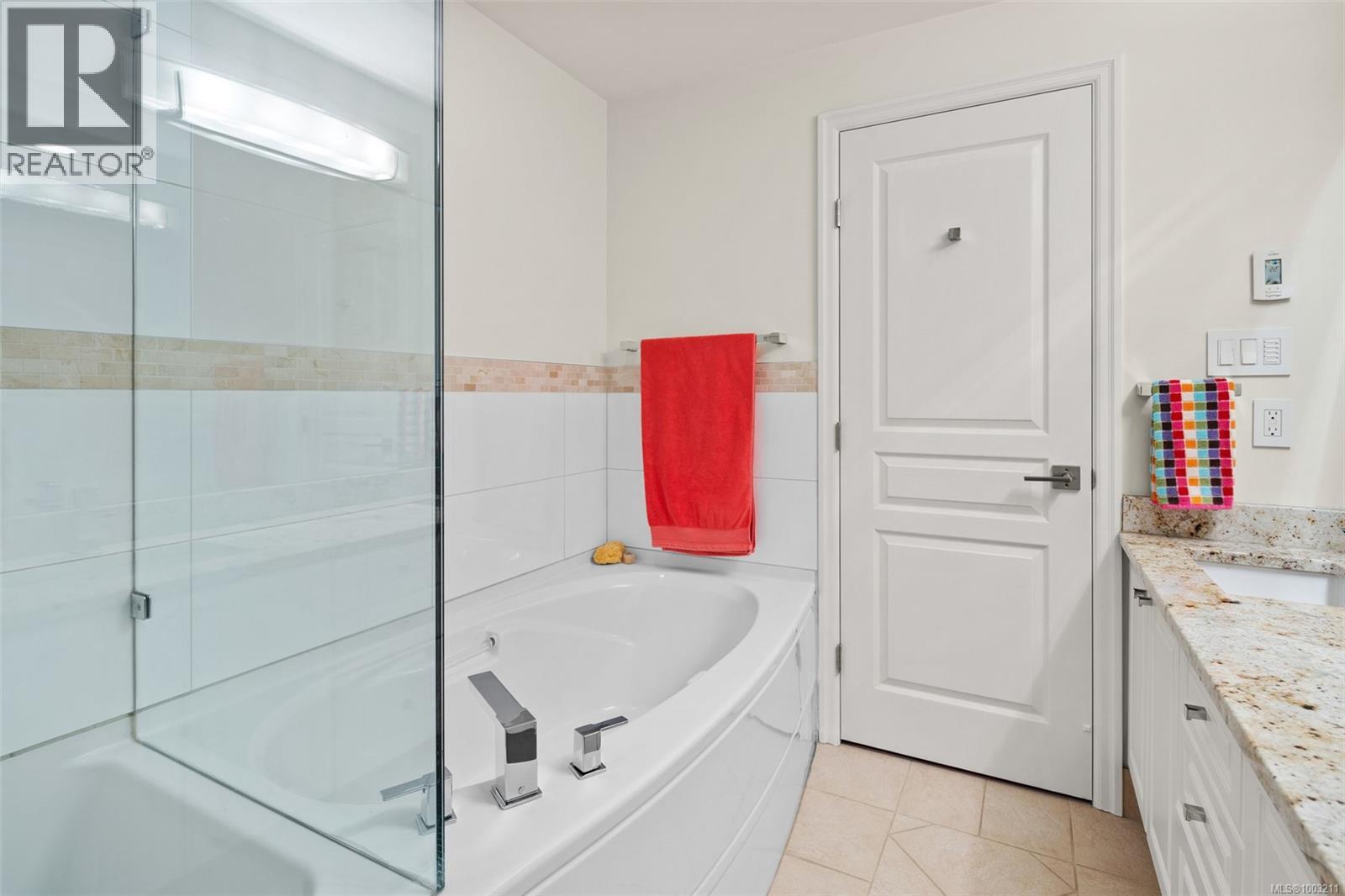 410 21 Dallas Road, Victoria