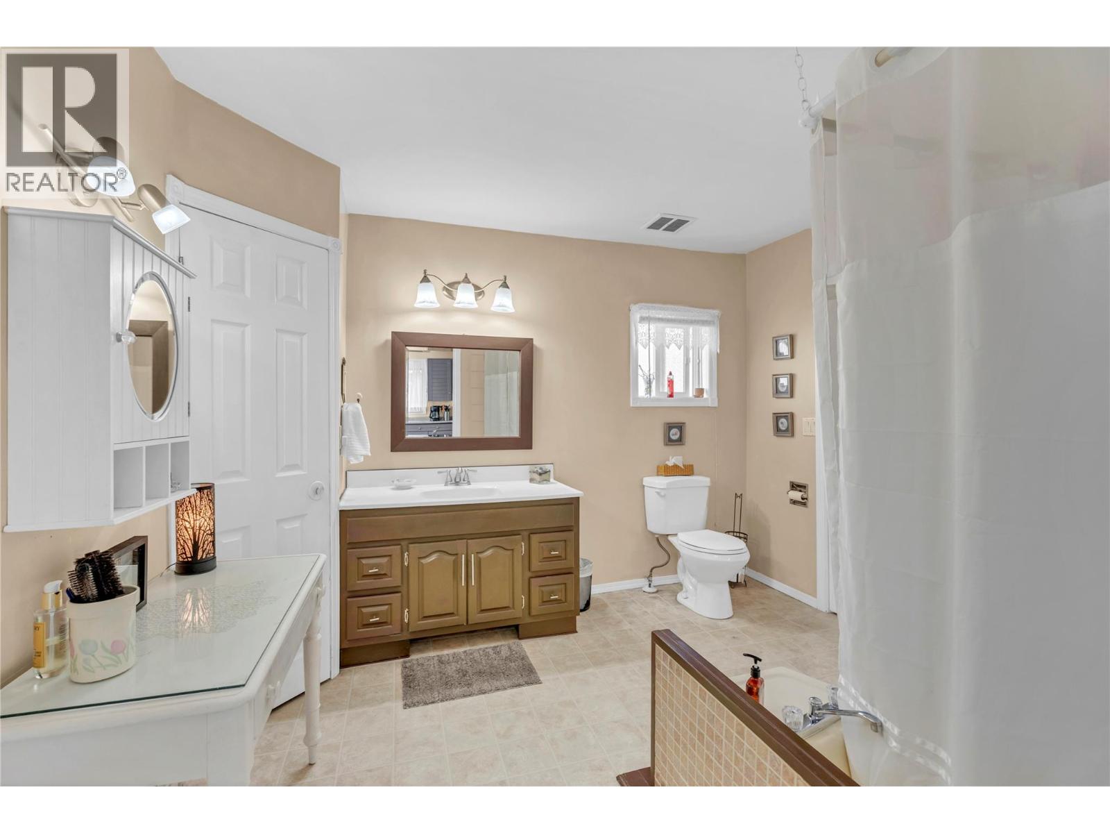 573 JERMYN Avenue, Penticton