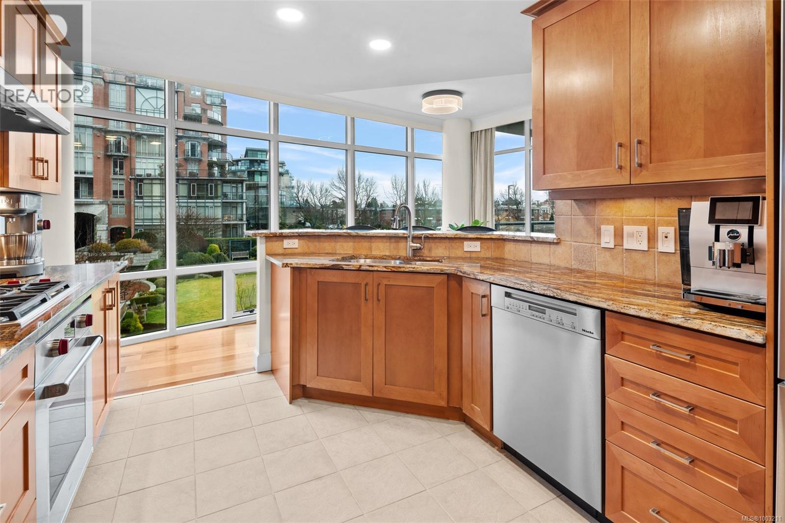 410 21 Dallas Road, Victoria