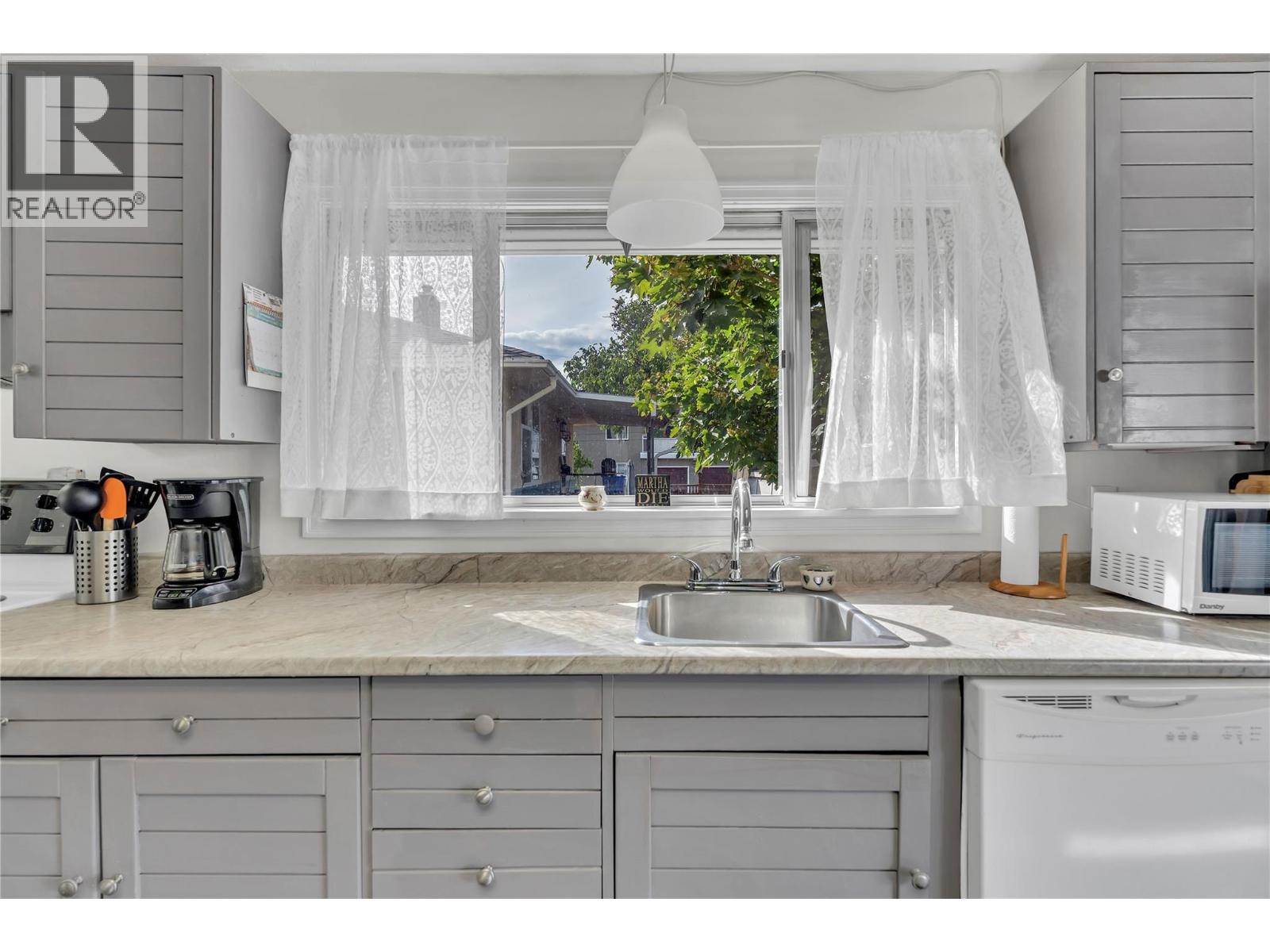 573 JERMYN Avenue, Penticton