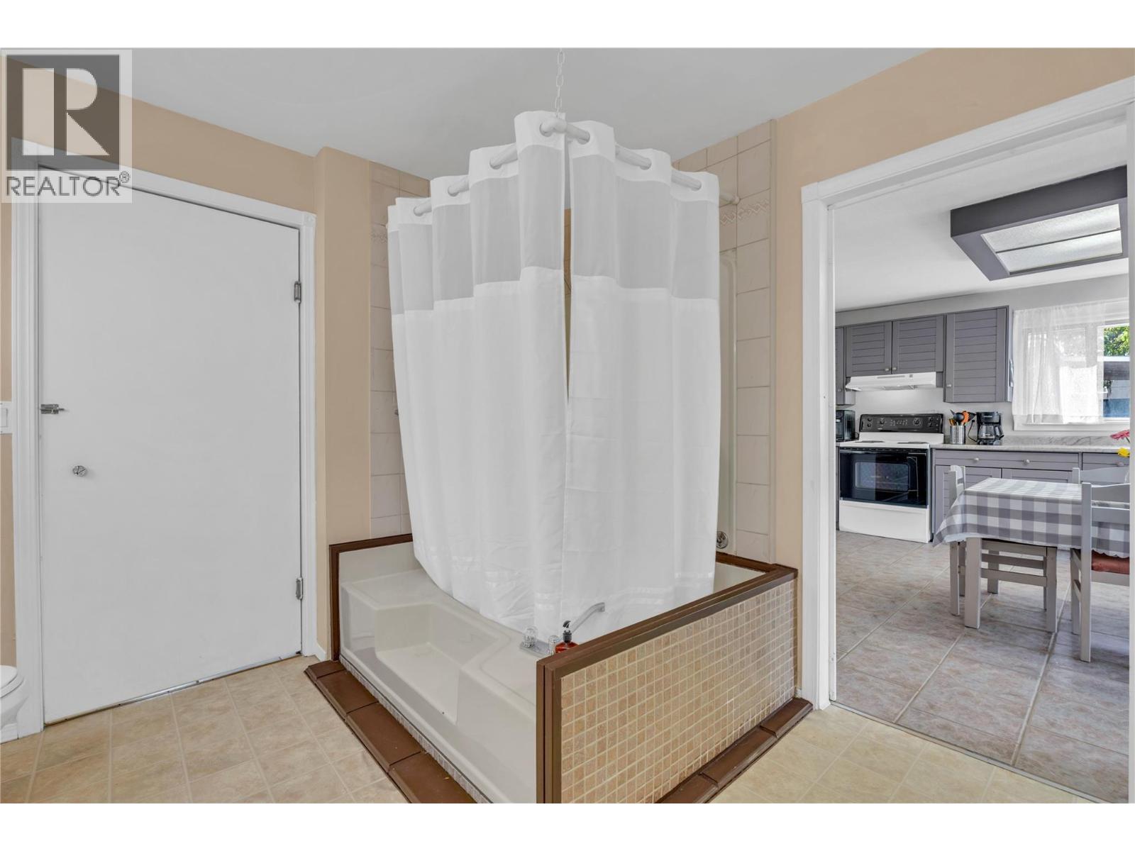  573 JERMYN Avenue, Penticton