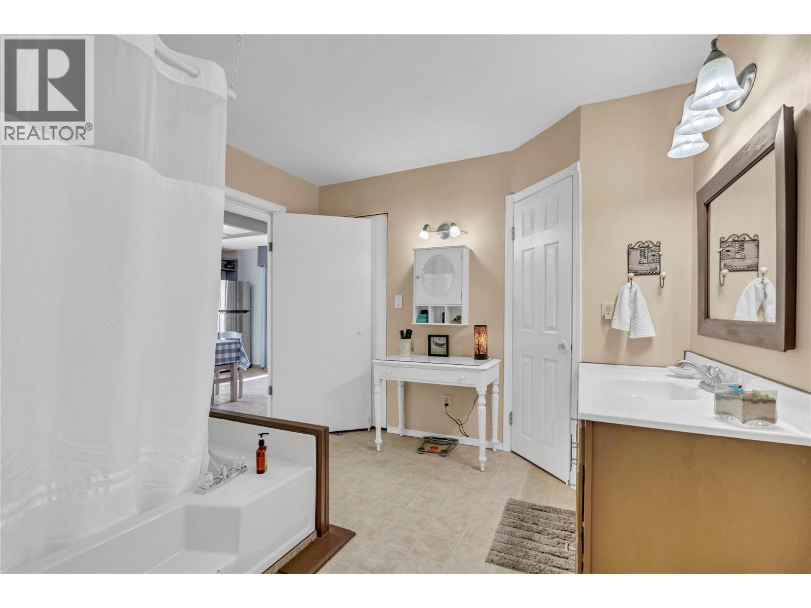  573 JERMYN Avenue, Penticton