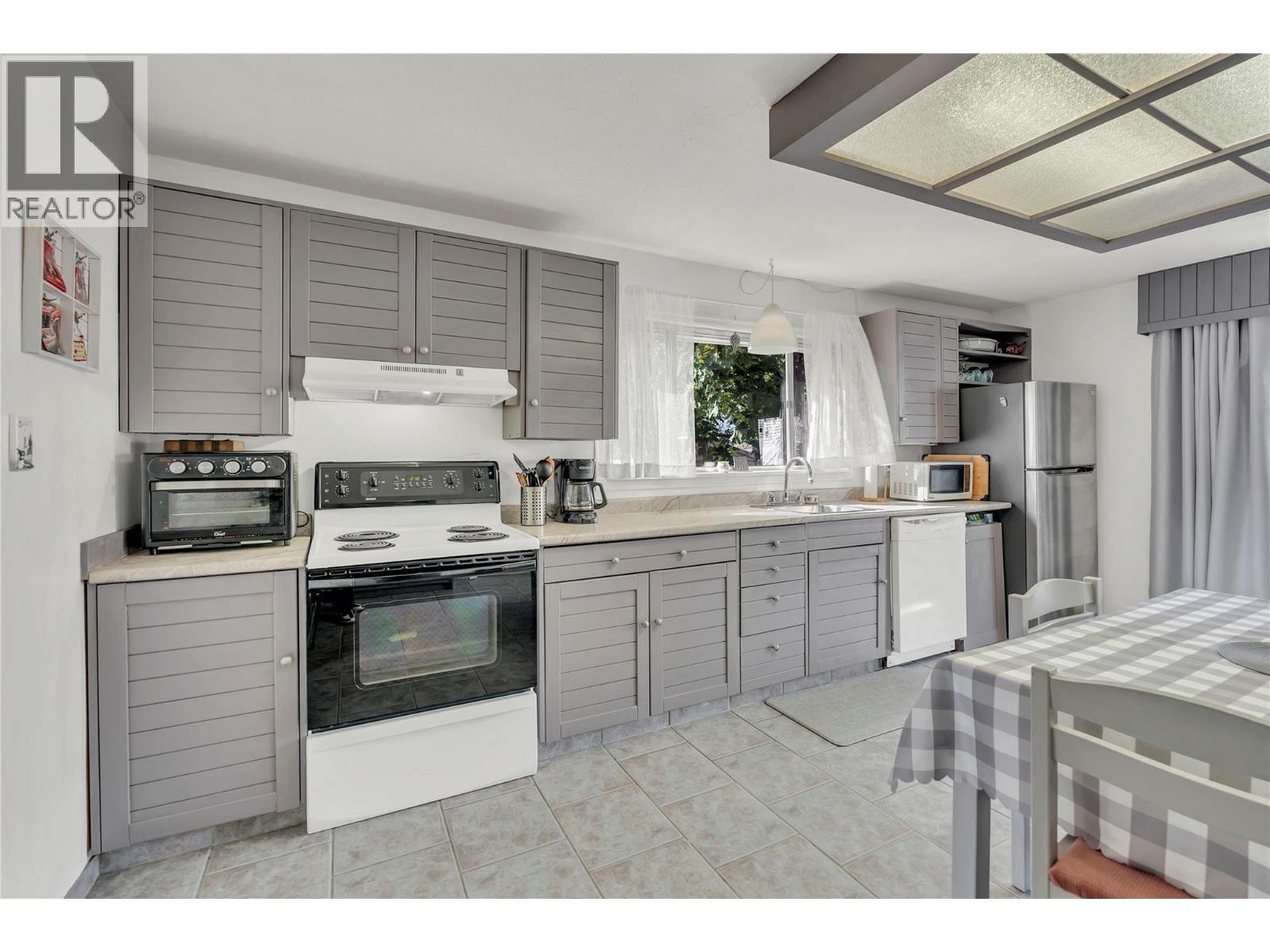  573 JERMYN Avenue, Penticton