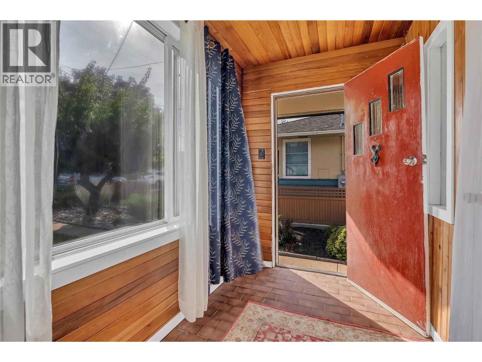  573 JERMYN Avenue, Penticton