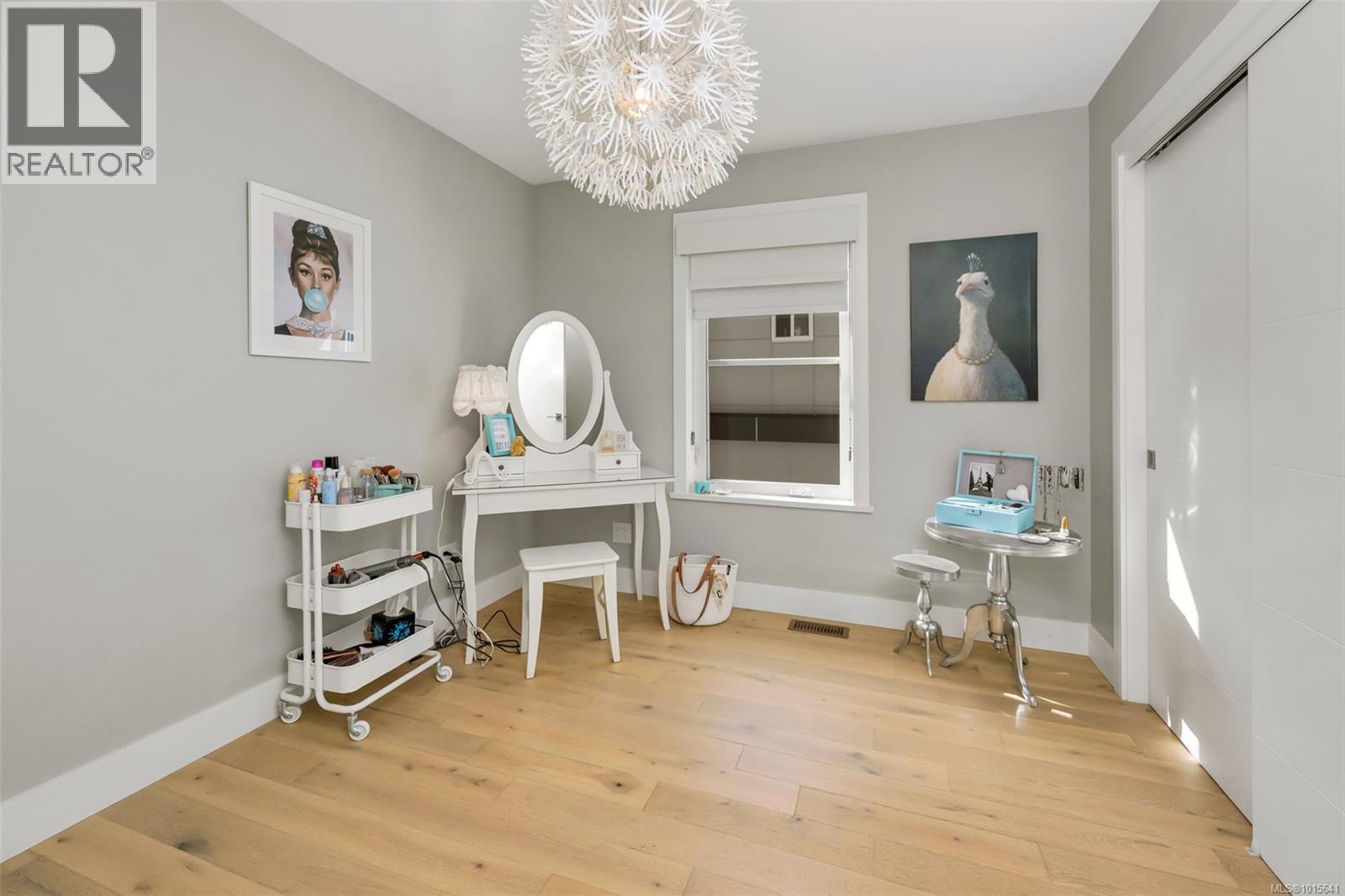 1040 Colville Rd, Esquimalt