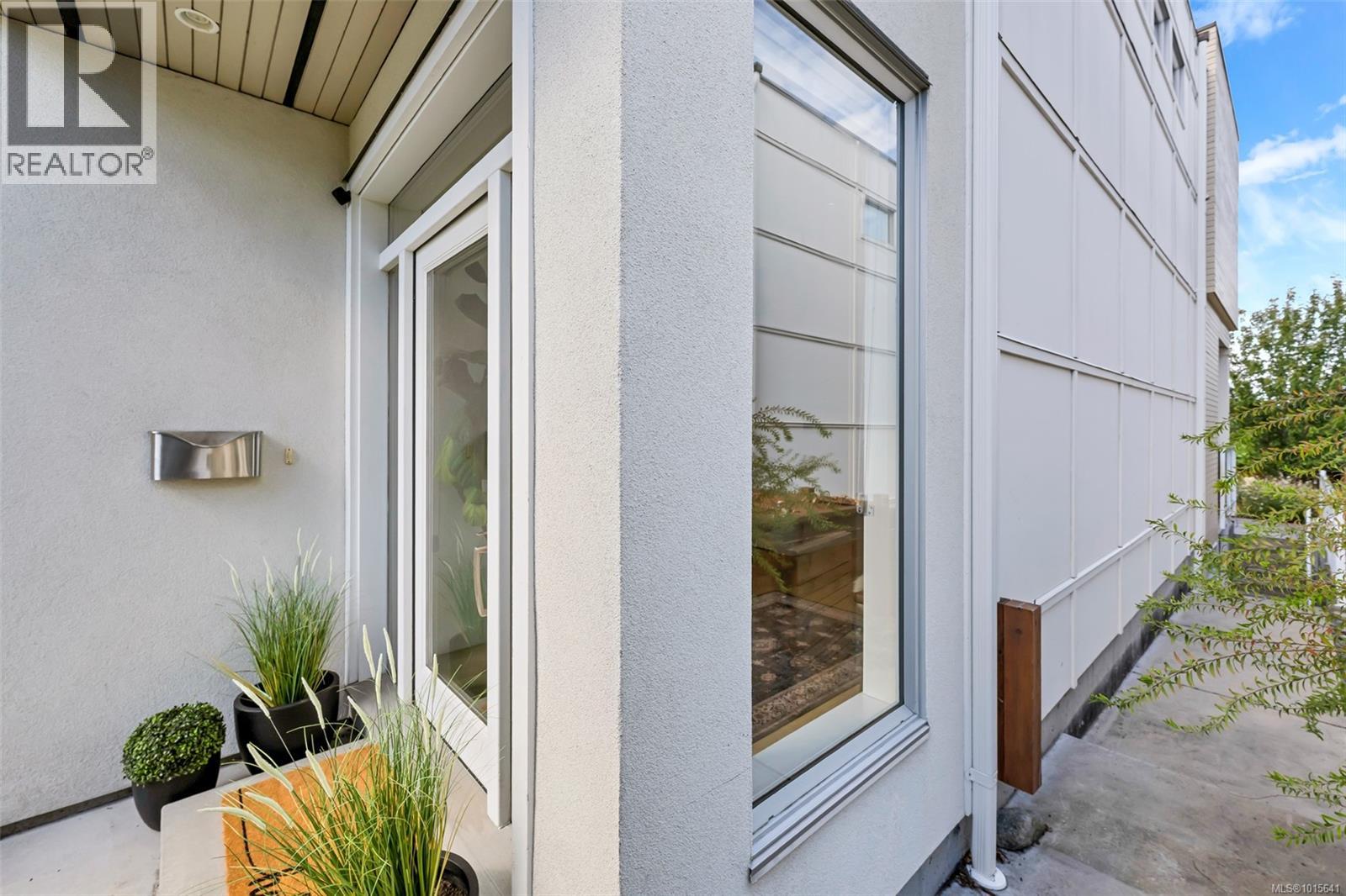 1040 Colville Rd, Esquimalt
