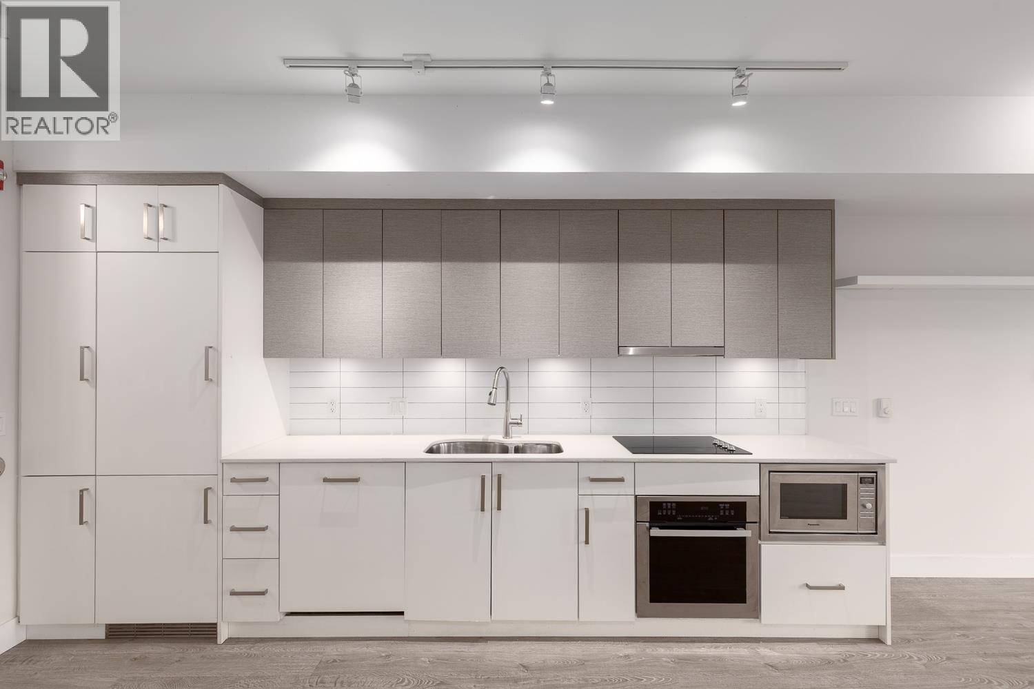 302 809 FOURTH AVENUE, New Westminster