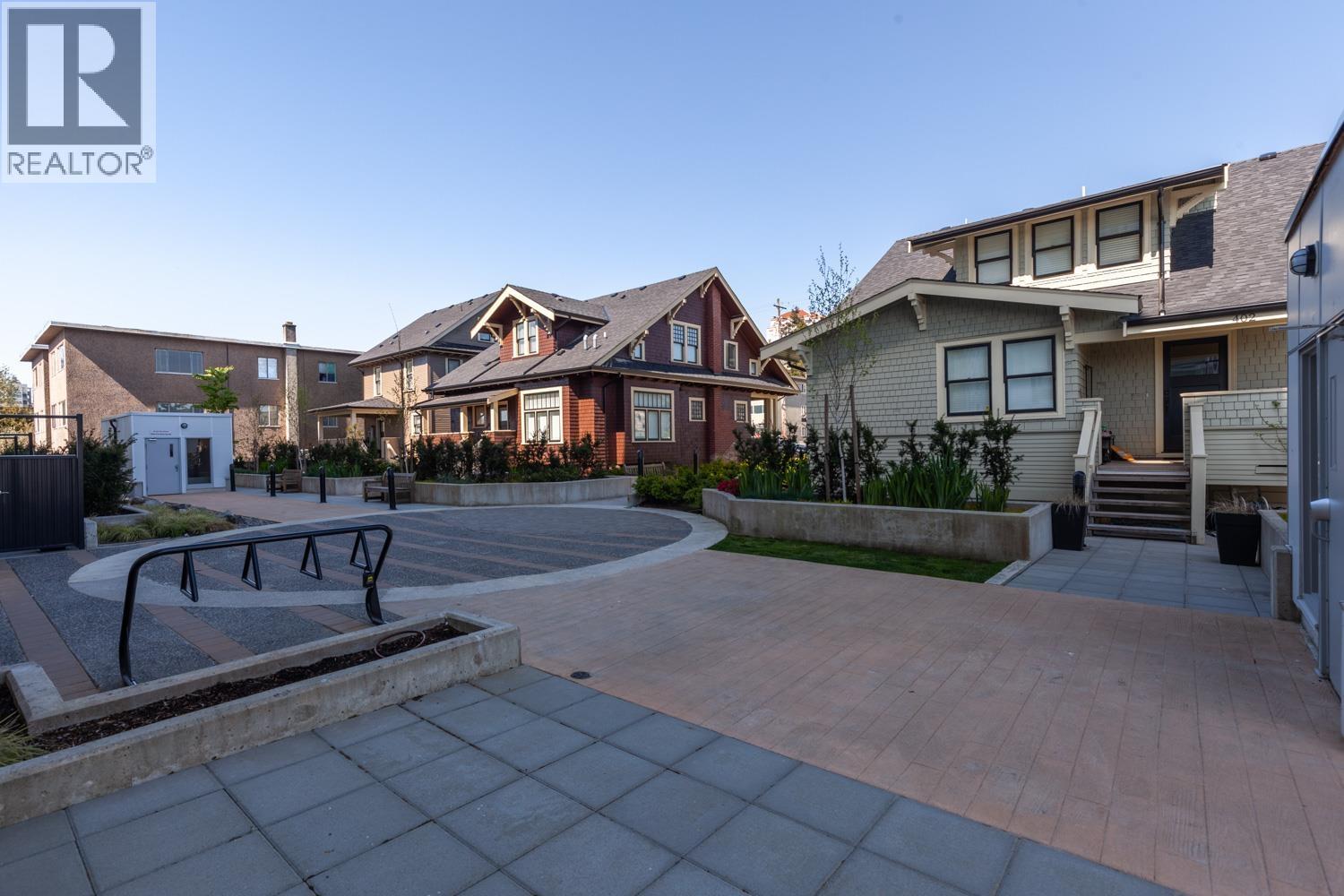 302 809 FOURTH AVENUE, New Westminster