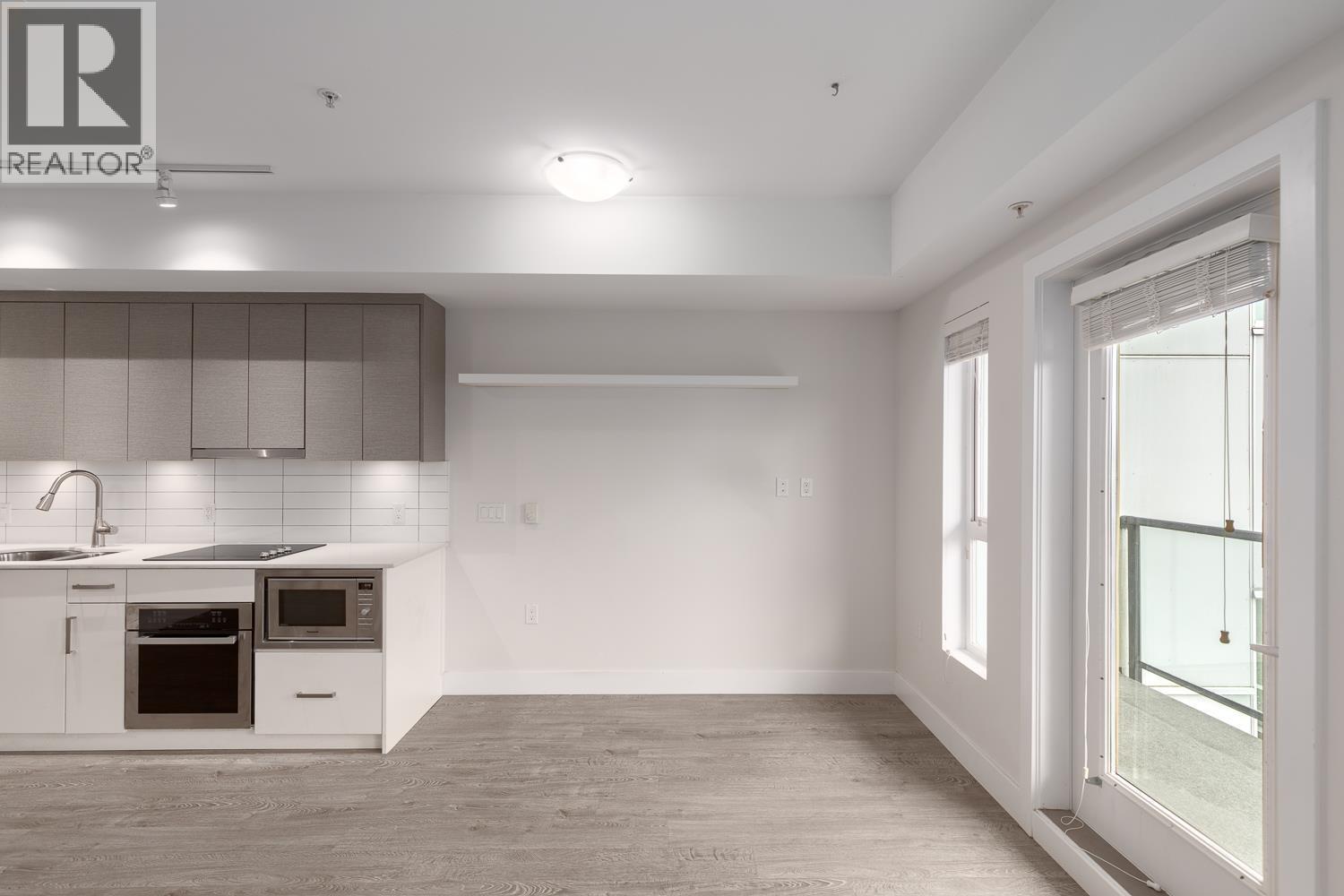 302 809 FOURTH AVENUE, New Westminster