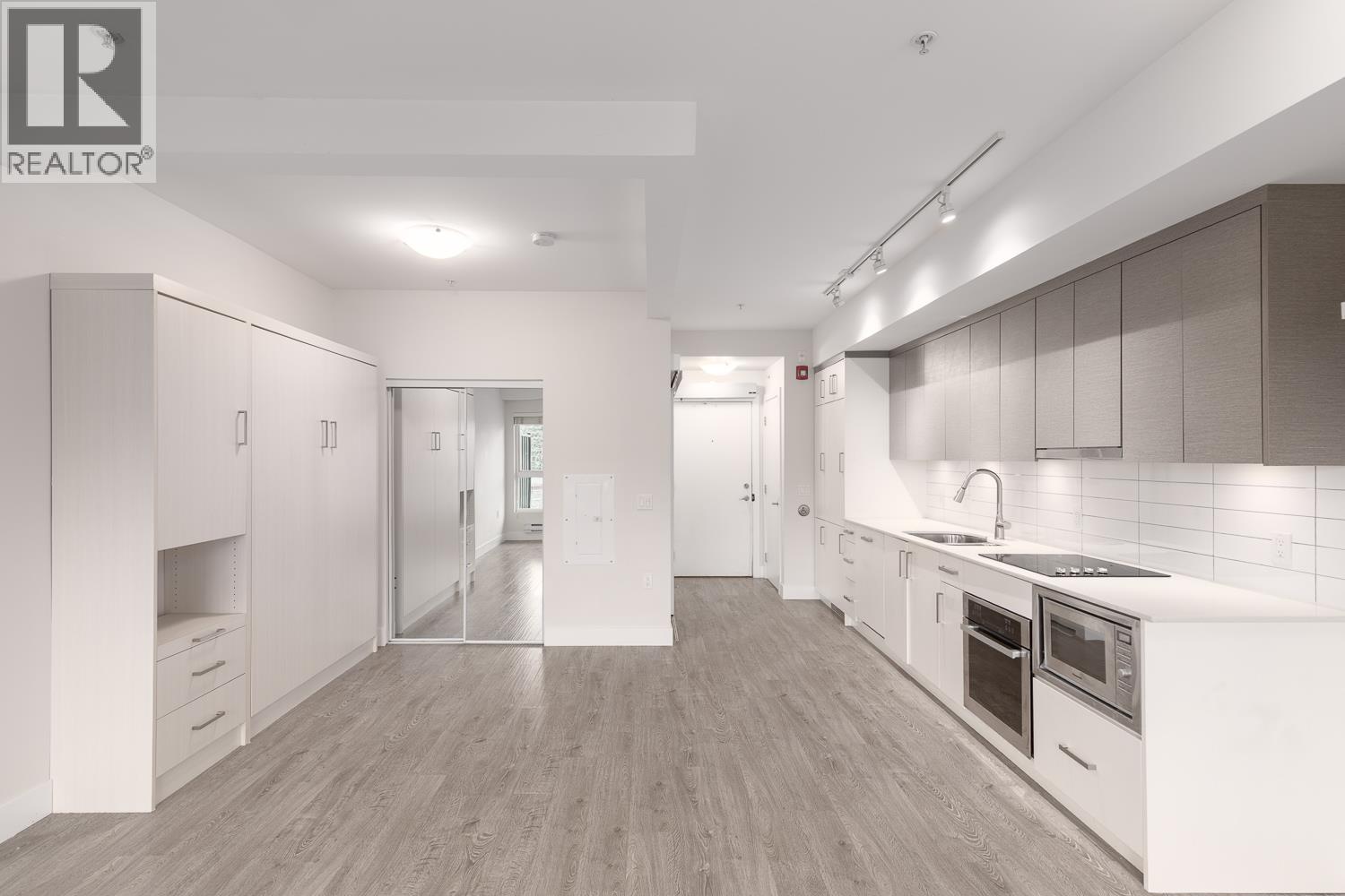 302 809 FOURTH AVENUE, New Westminster