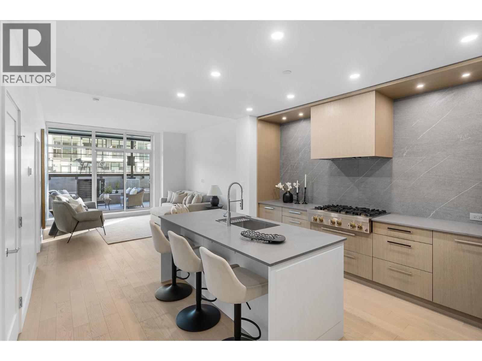 209 3409 Lakeshore Road, Kelowna