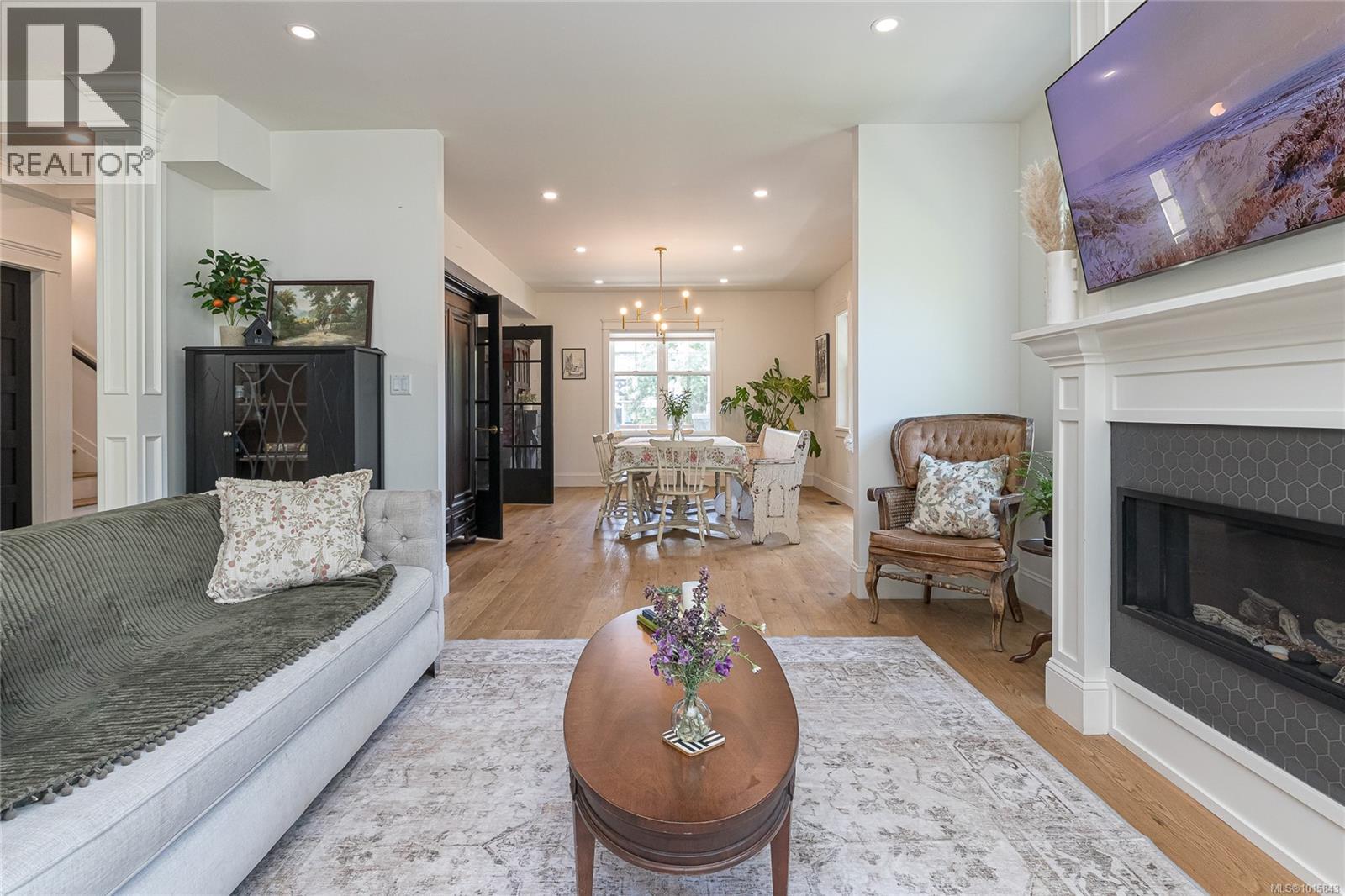  1150 McClure Street, Victoria