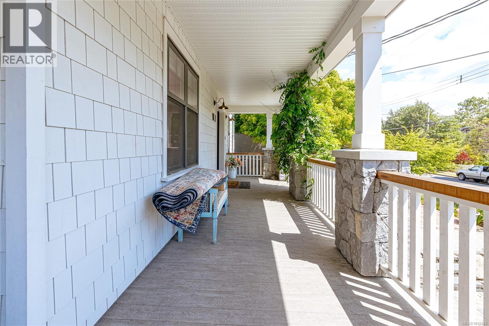  1150 McClure Street, Victoria