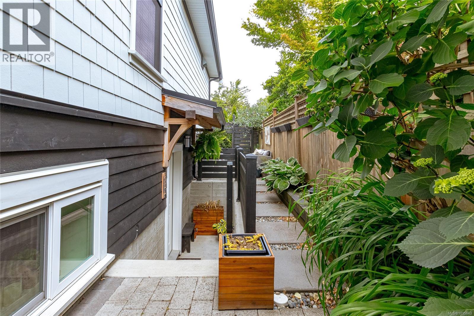  1150 McClure Street, Victoria