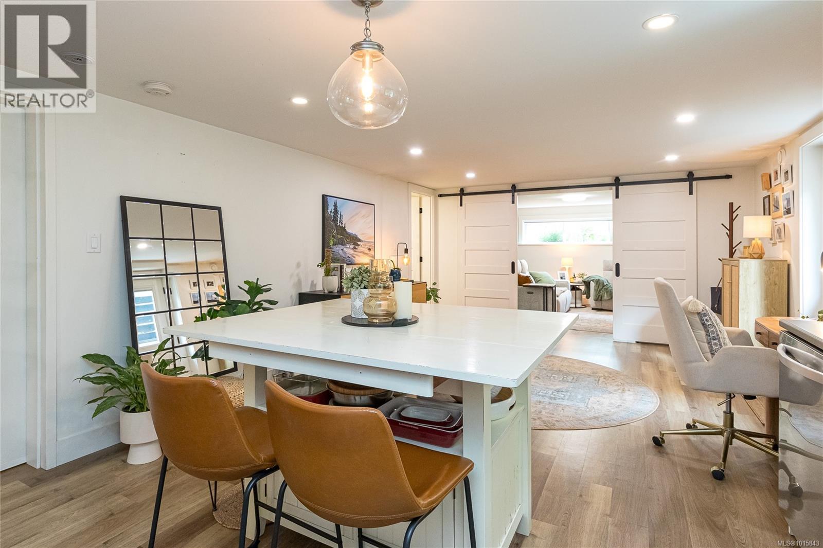  1150 McClure Street, Victoria