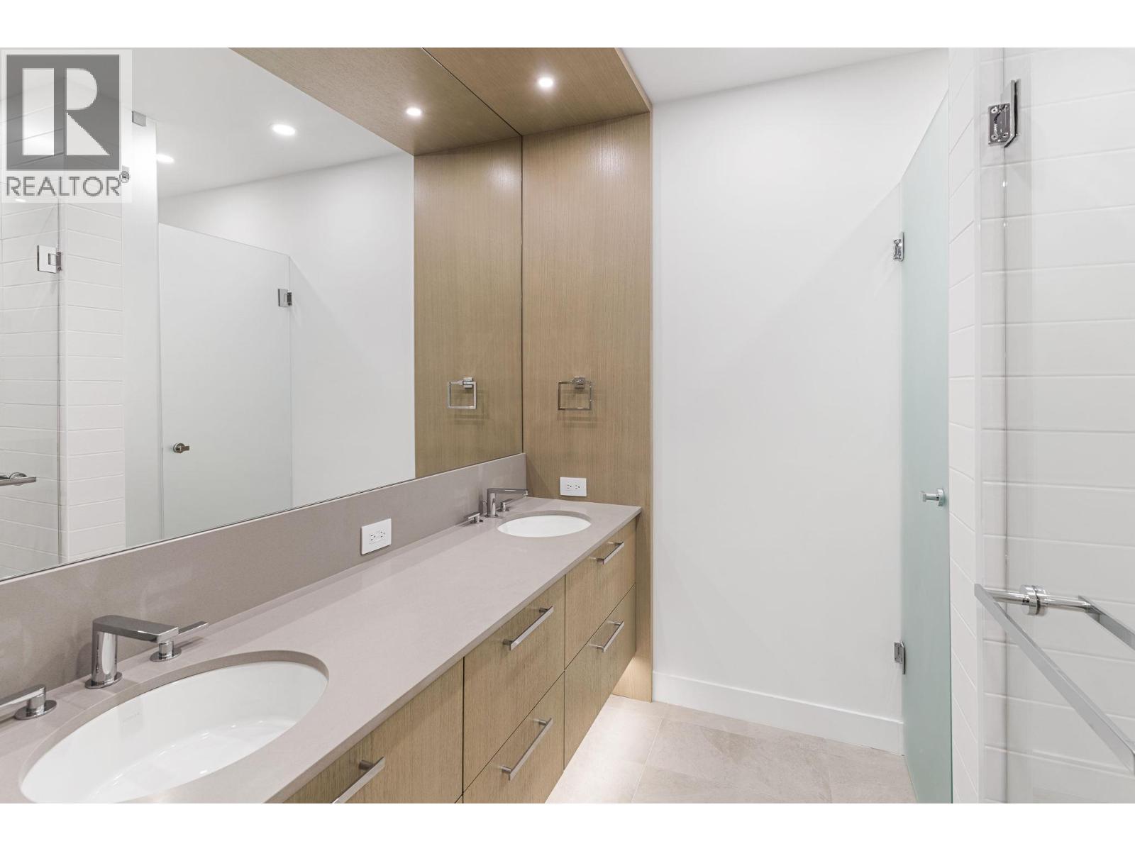 209 3409 Lakeshore Road, Kelowna