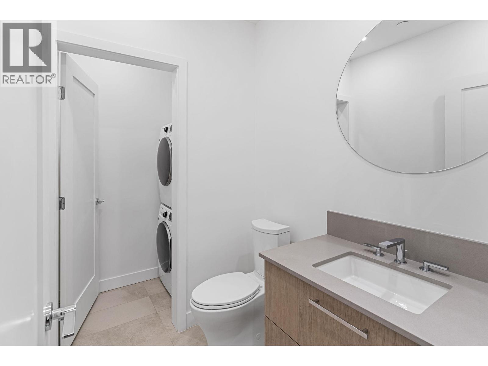209 3409 Lakeshore Road, Kelowna
