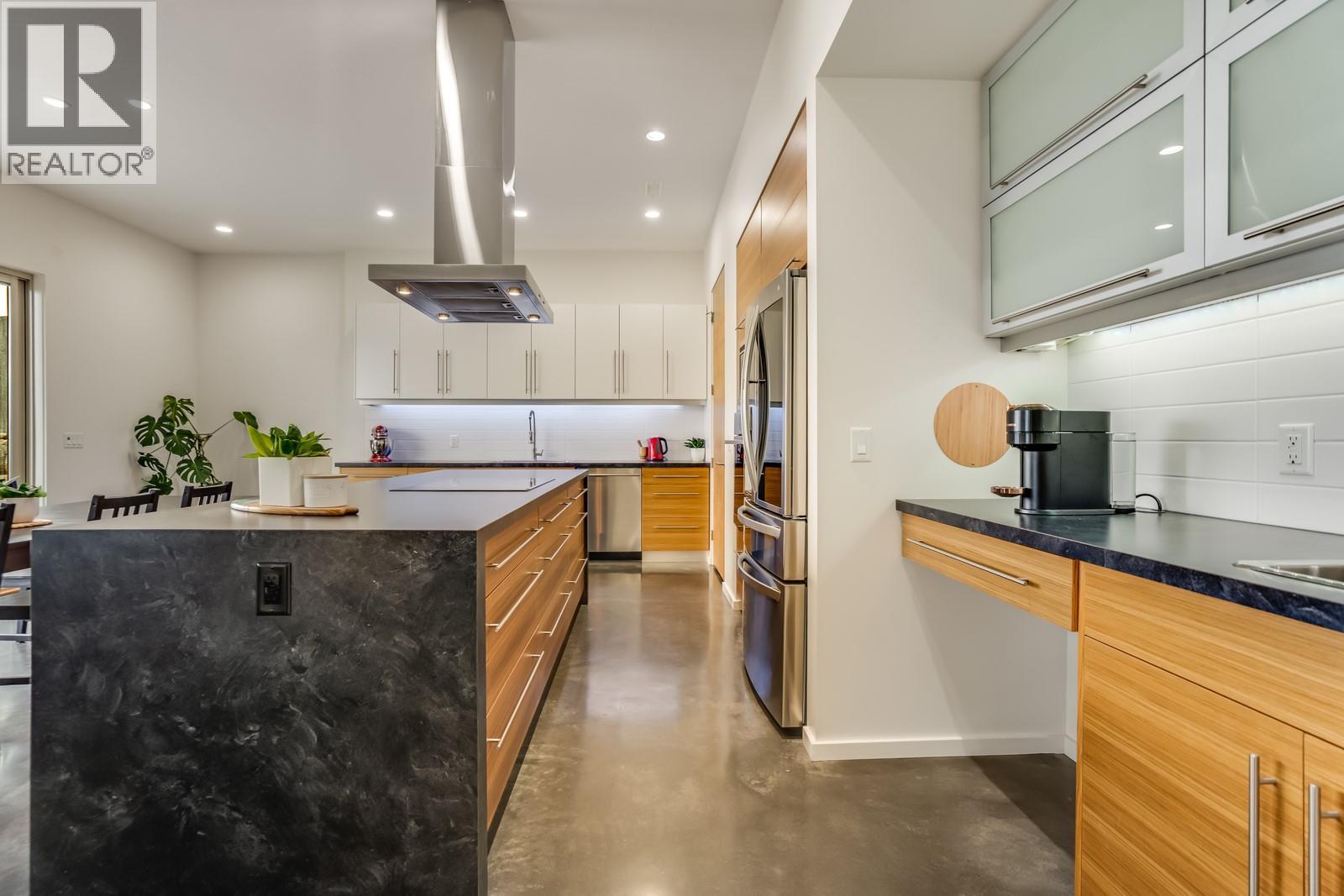 1040 Henderson Drive, Kelowna