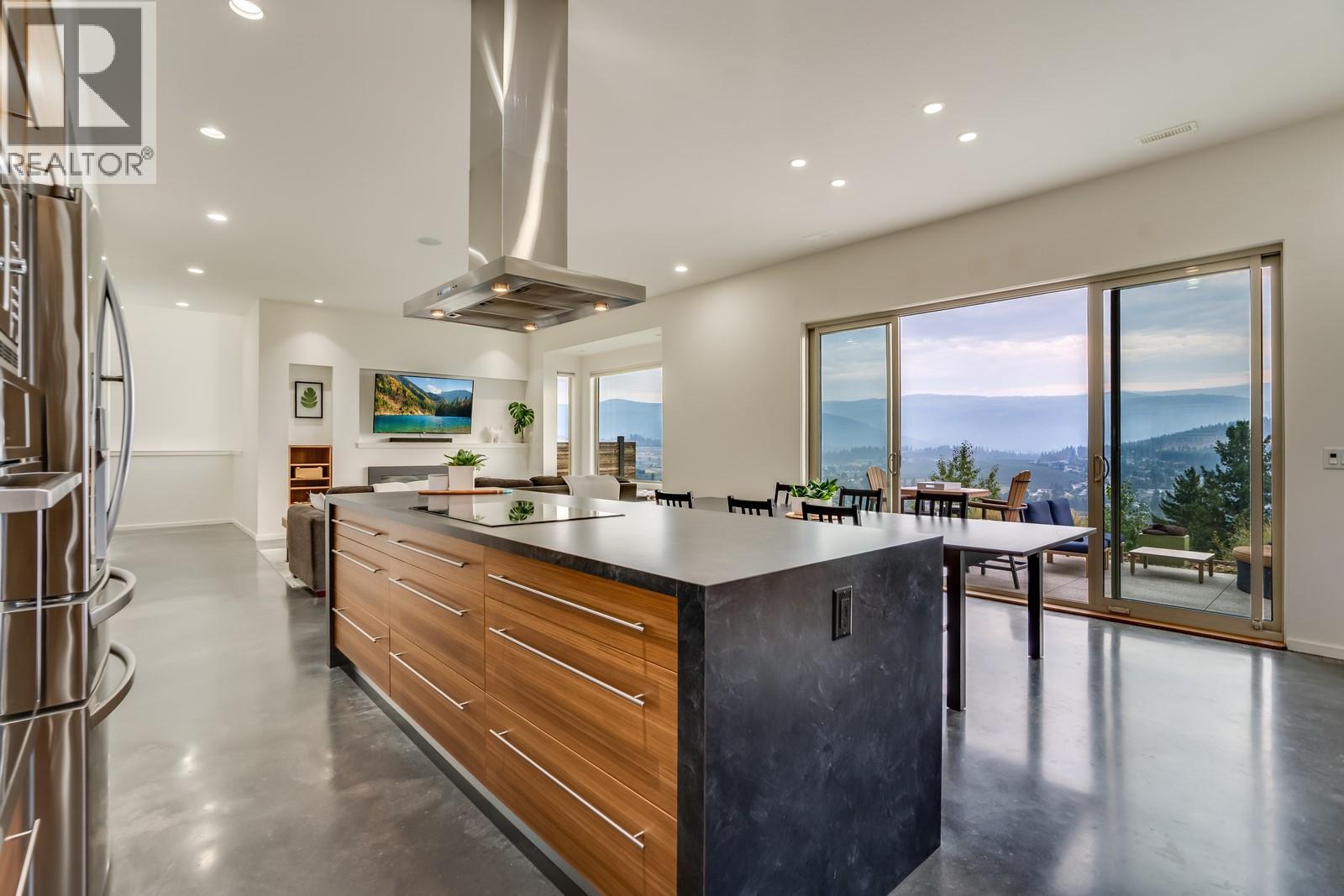 1040 Henderson Drive, Kelowna
