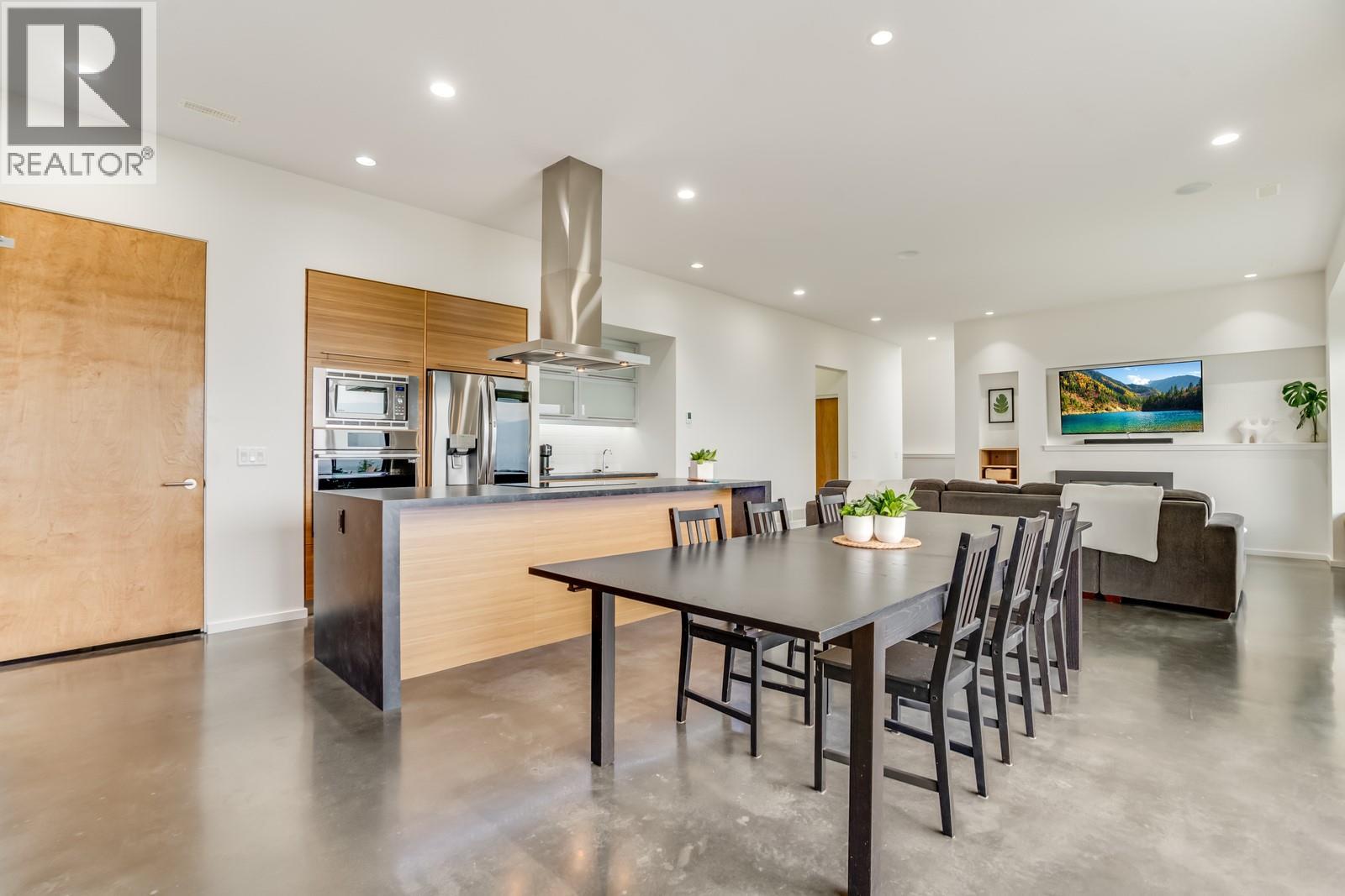 1040 Henderson Drive, Kelowna
