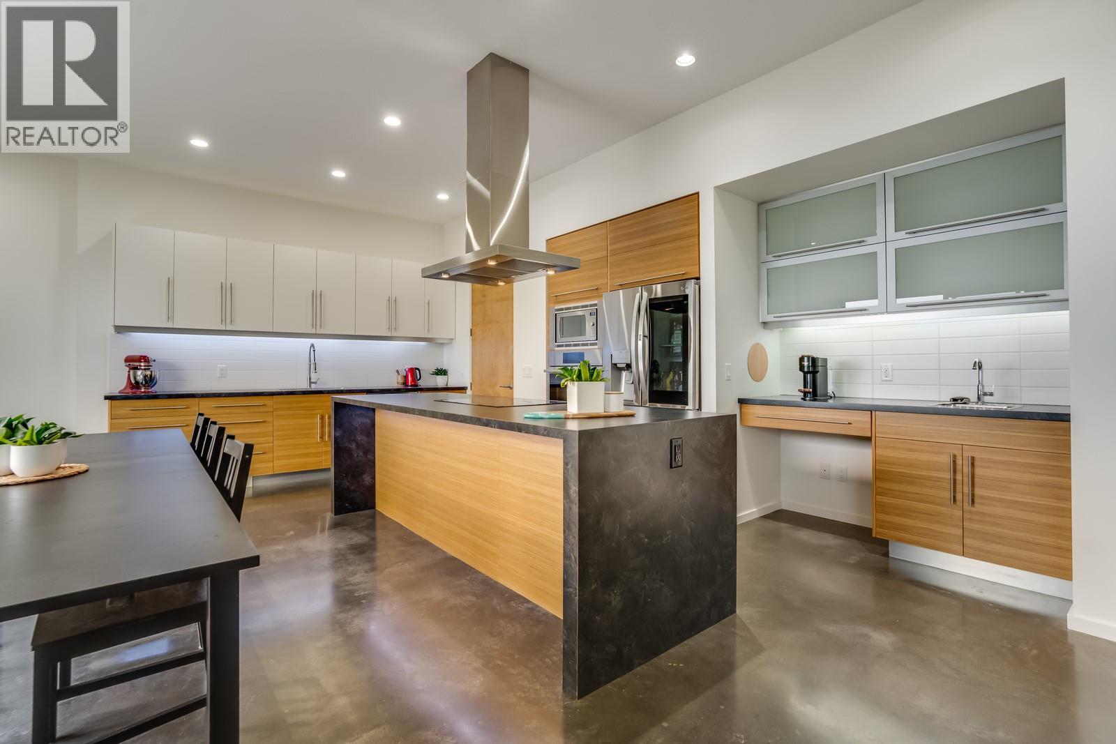 1040 Henderson Drive, Kelowna
