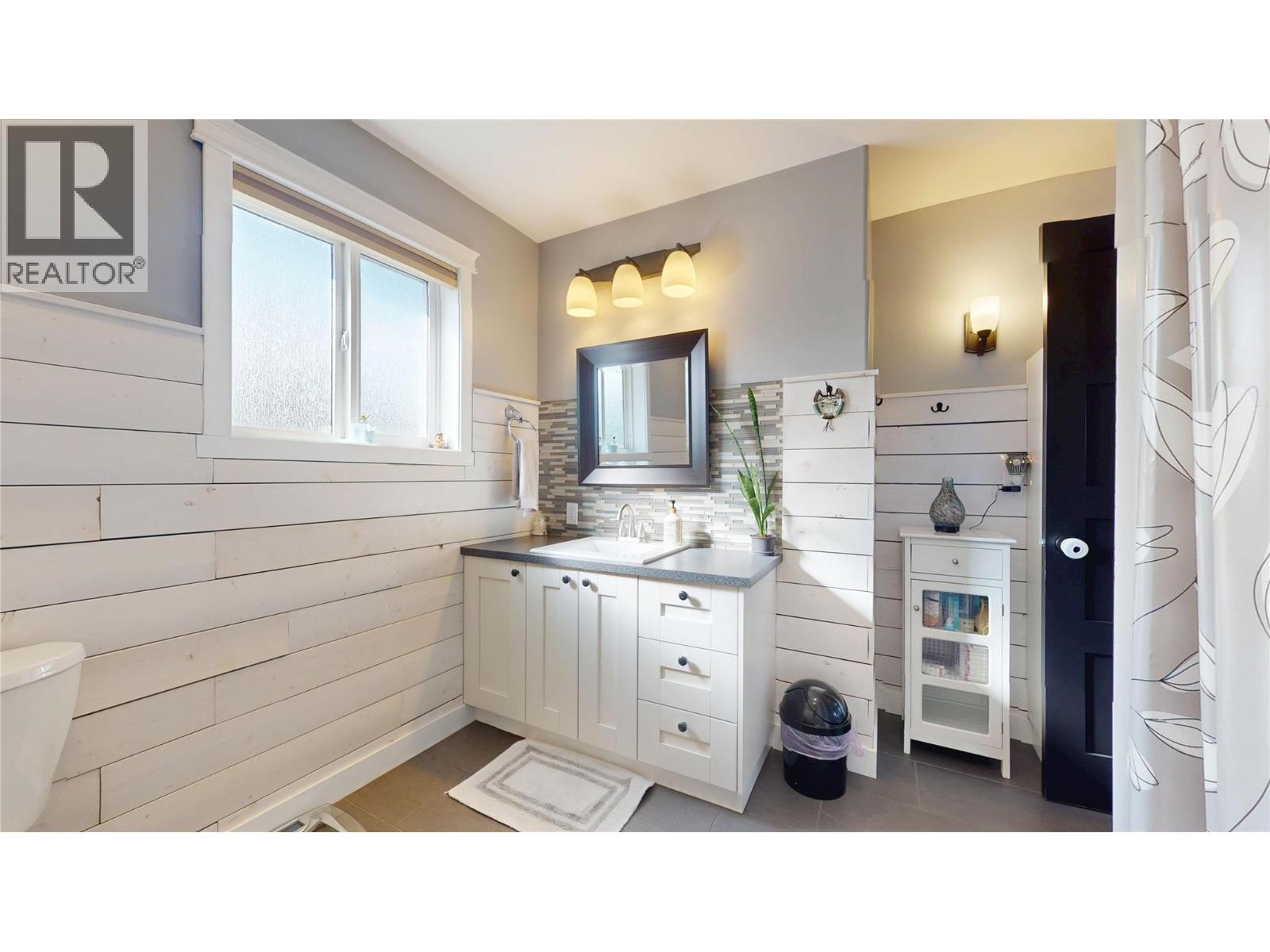 212 16TH Avenue N, Cranbrook