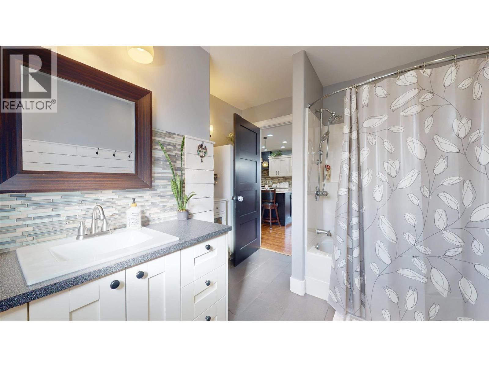 212 16TH Avenue N, Cranbrook