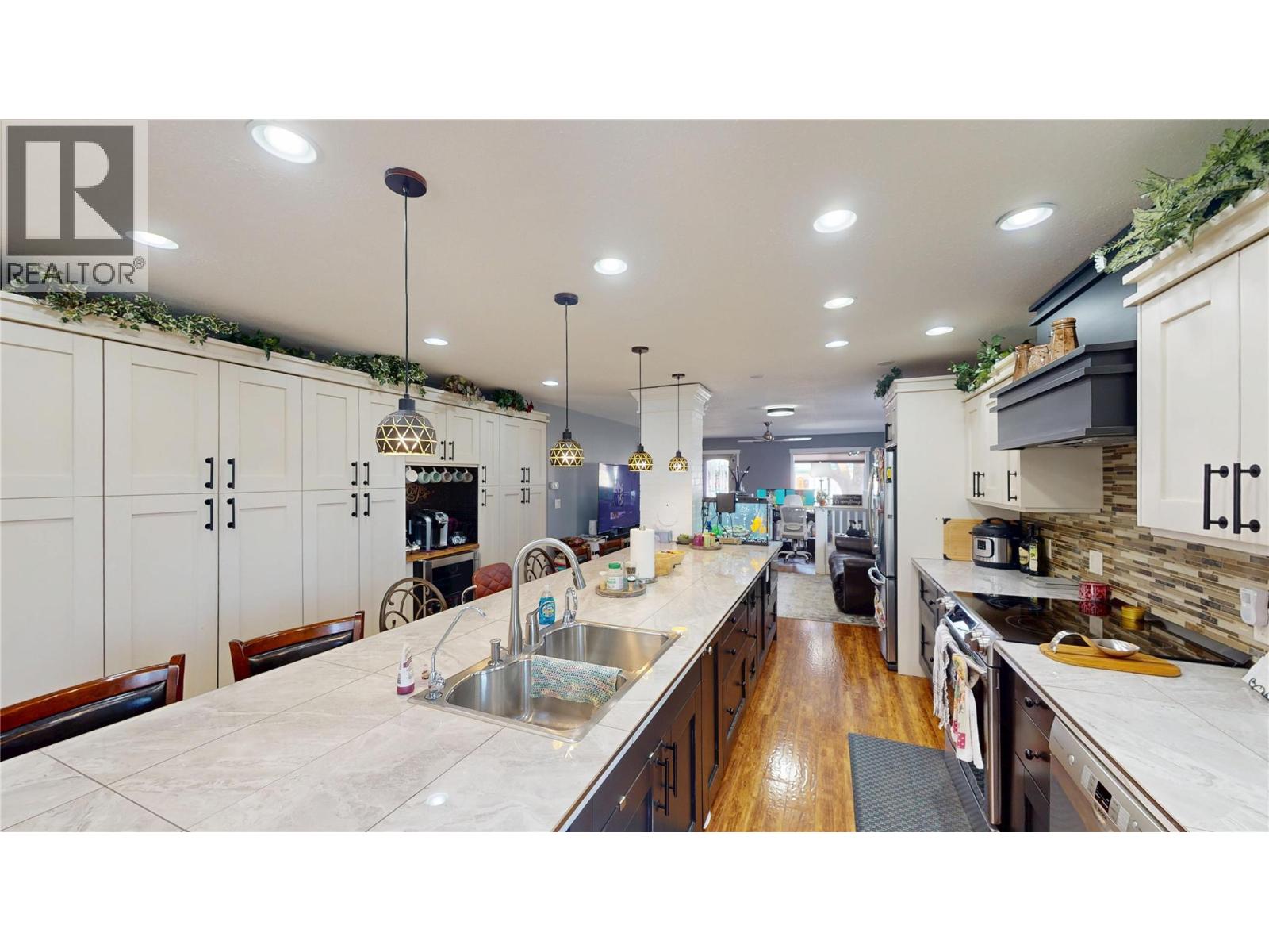 212 16TH Avenue N, Cranbrook