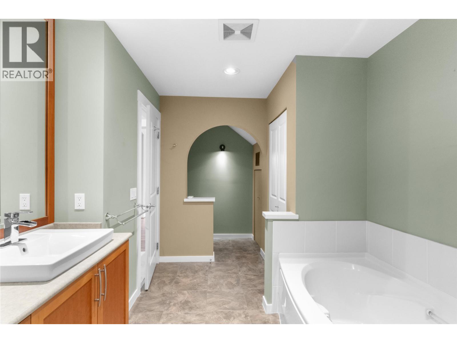 #39-5300 ADMIRAL Way, Delta