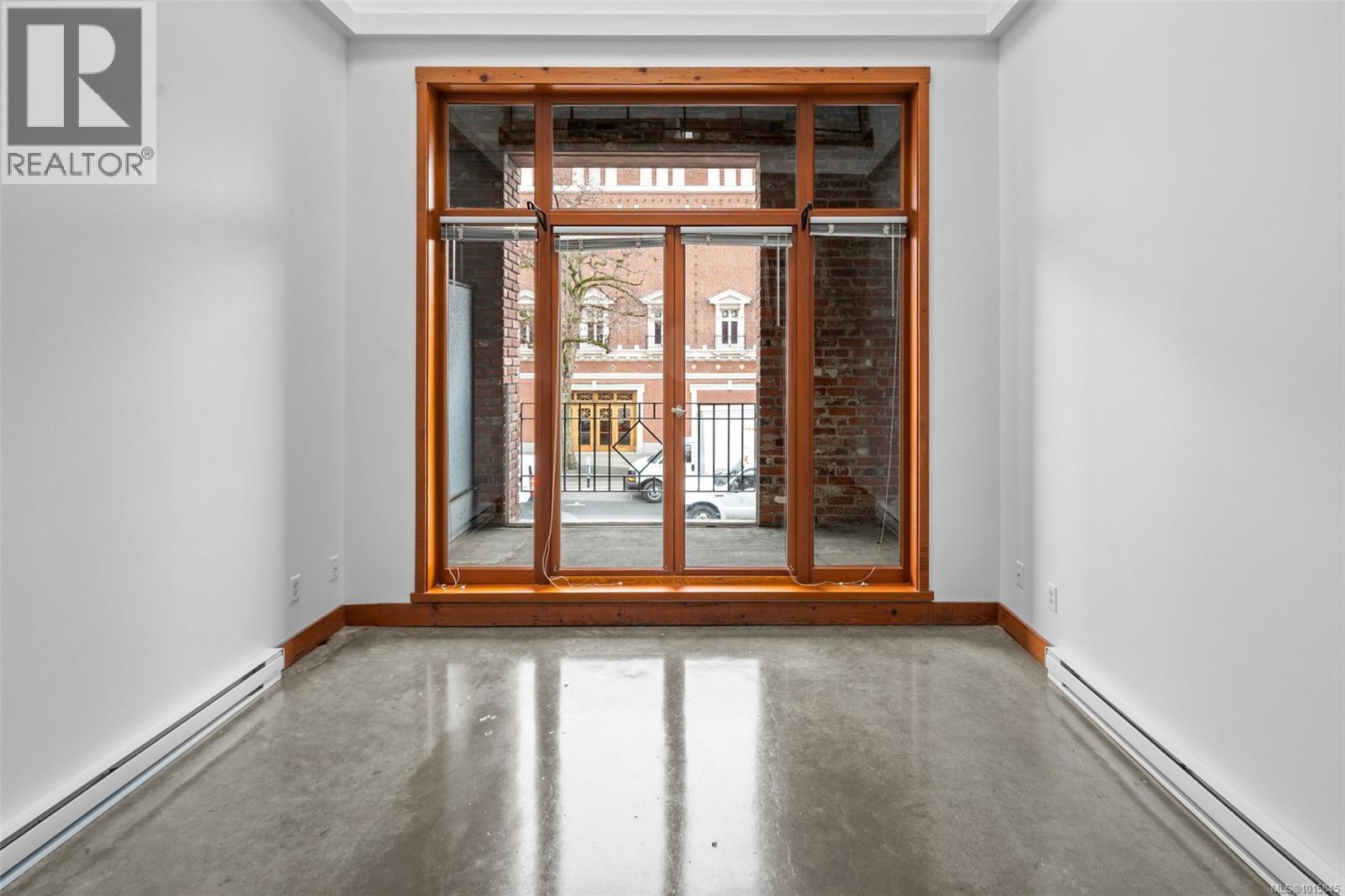 #203 588 Pandora Ave - 23