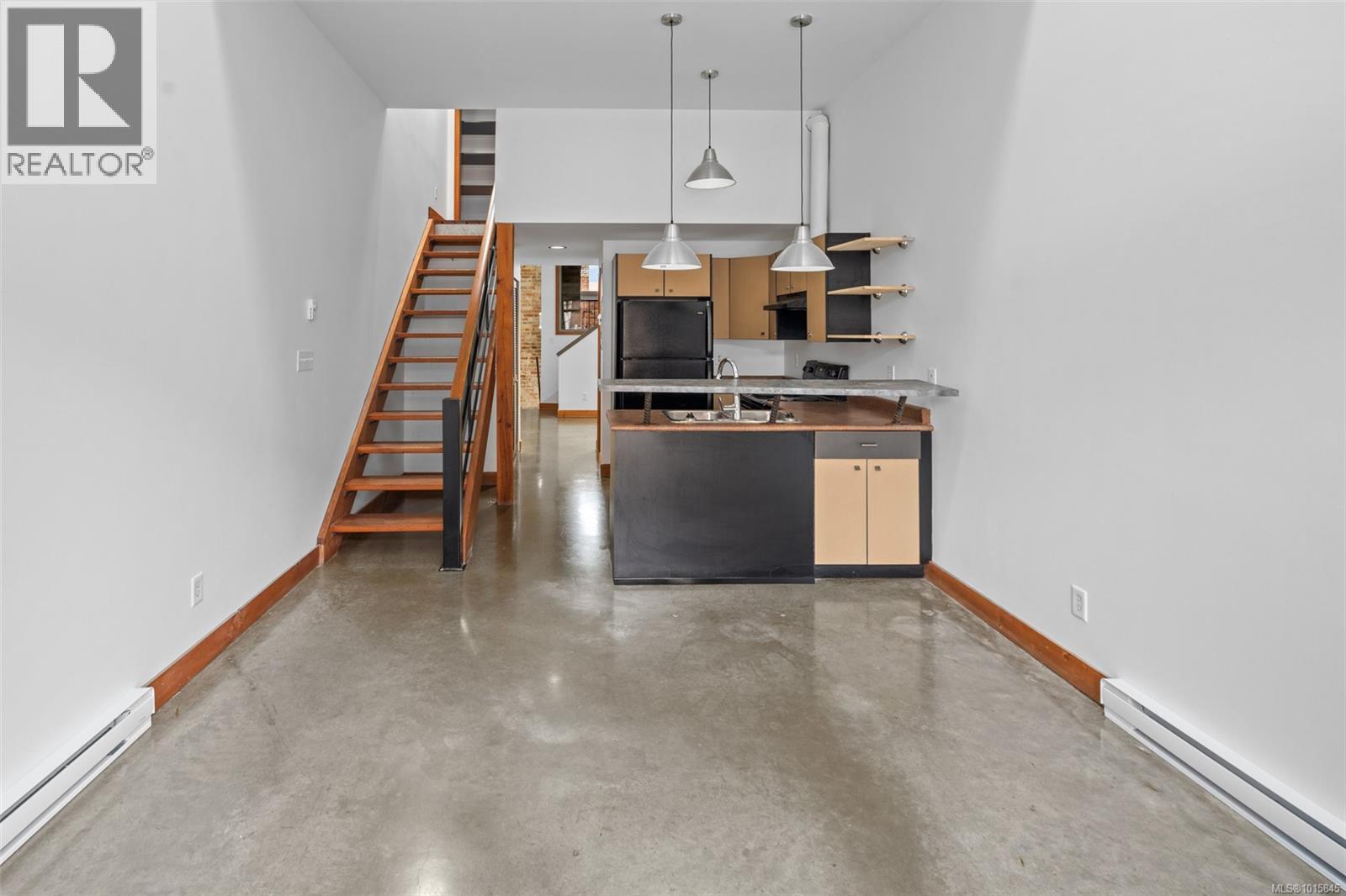 #203 588 Pandora Ave - 24