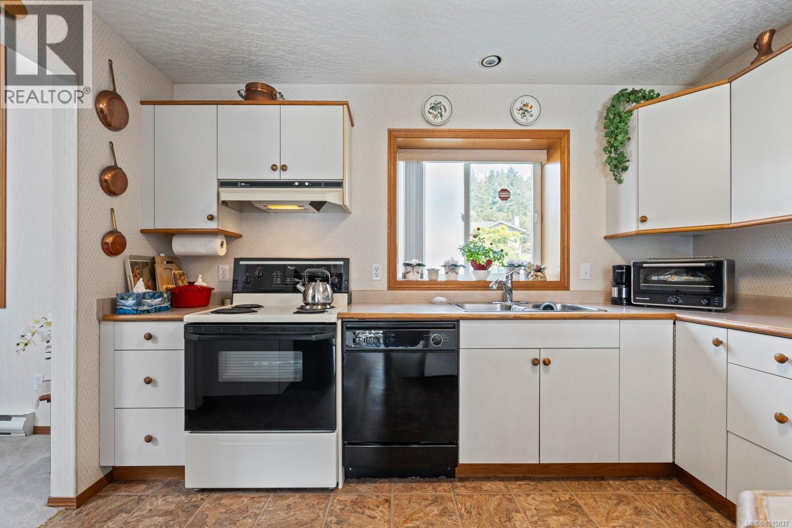  2449 Earls Court, Langford