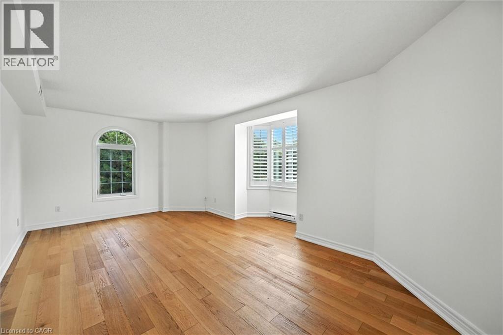 990 GOLF LINKS Road Unit# 204