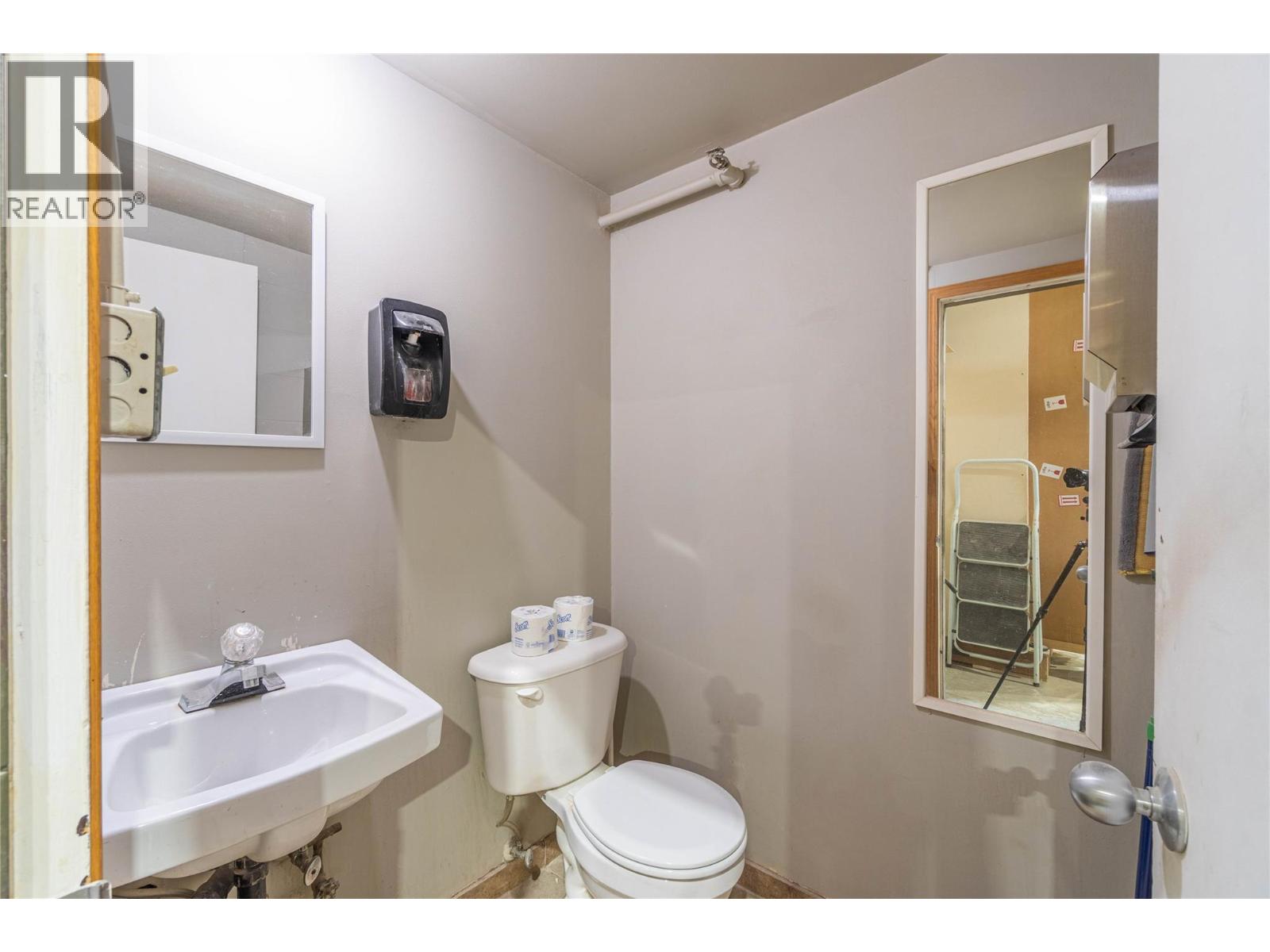 8 1139 12th Street, Kamloops